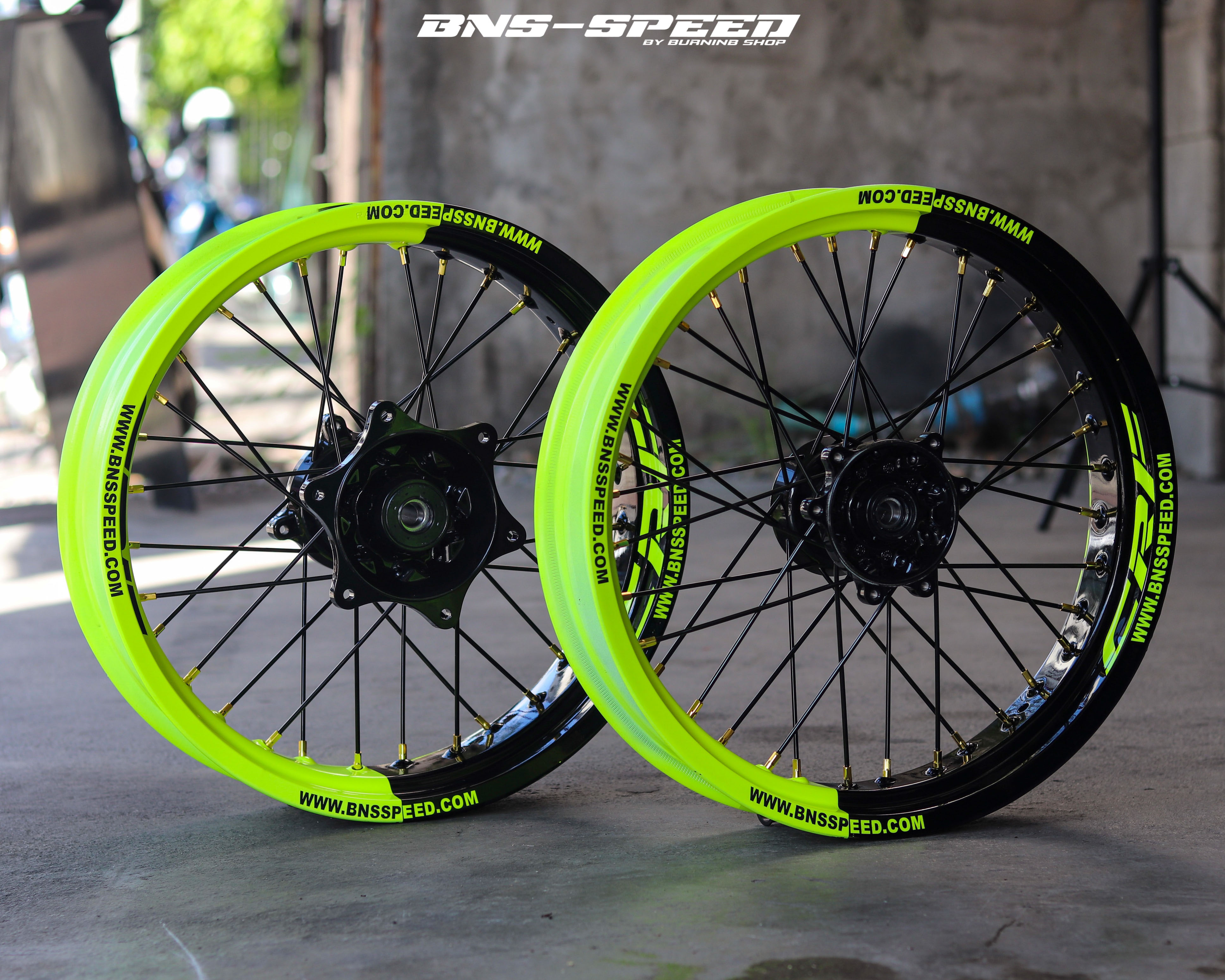 ชุดล้อโมตาด CRF250/300 ขอบสีดำตัดเหลืองนีออน