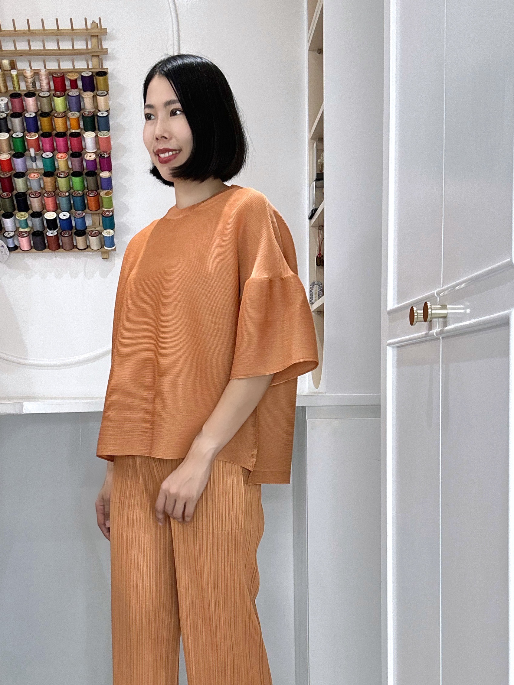 2MUAY รุ่น GJO1003 เสื้อพลีทคุณภาพ BELL SLEEVE PLEATED TOP สีดำ FREE SIZE