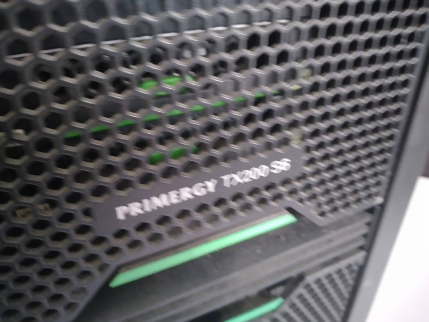 Fujitsu primergy tx200s6