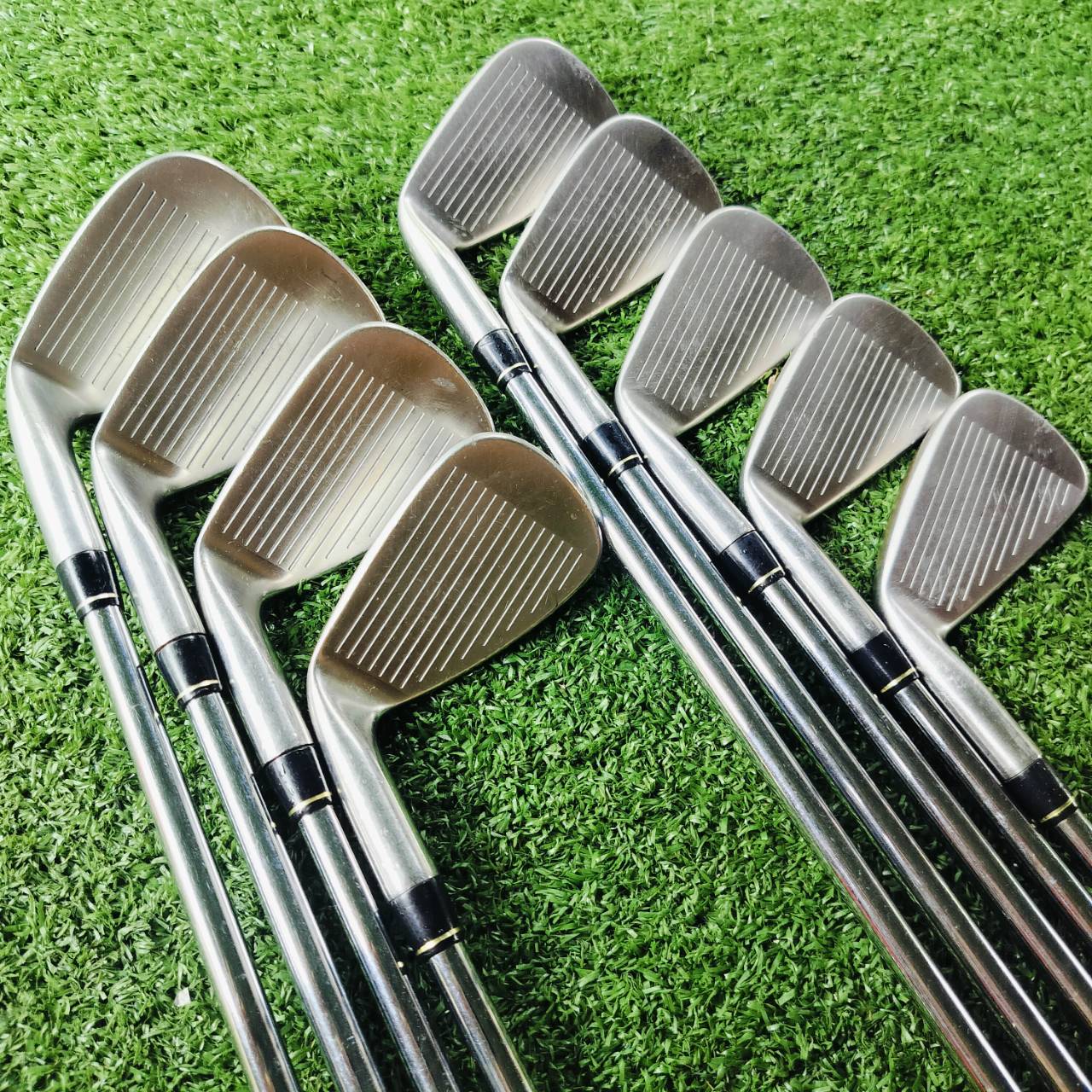 * ขาดเหล็ก 8 แต่มี AW * ชุดเหล็ก Taylormade 320 SERIES ก้านเหล็ก Taylormade ก้านเบา LIGHT WEIGHT FLEX R มีเหล็ก 3 4 5 6 7 9 P A S ตีลูกลอยง่าย ตีโดนง่าย และไกลมากๆ ชดเชยความผิดพลาดสูงสุด ไม้กอล์ฟพรีเมี่ยมมือสอง ของแท้ By NakaraLuxurious