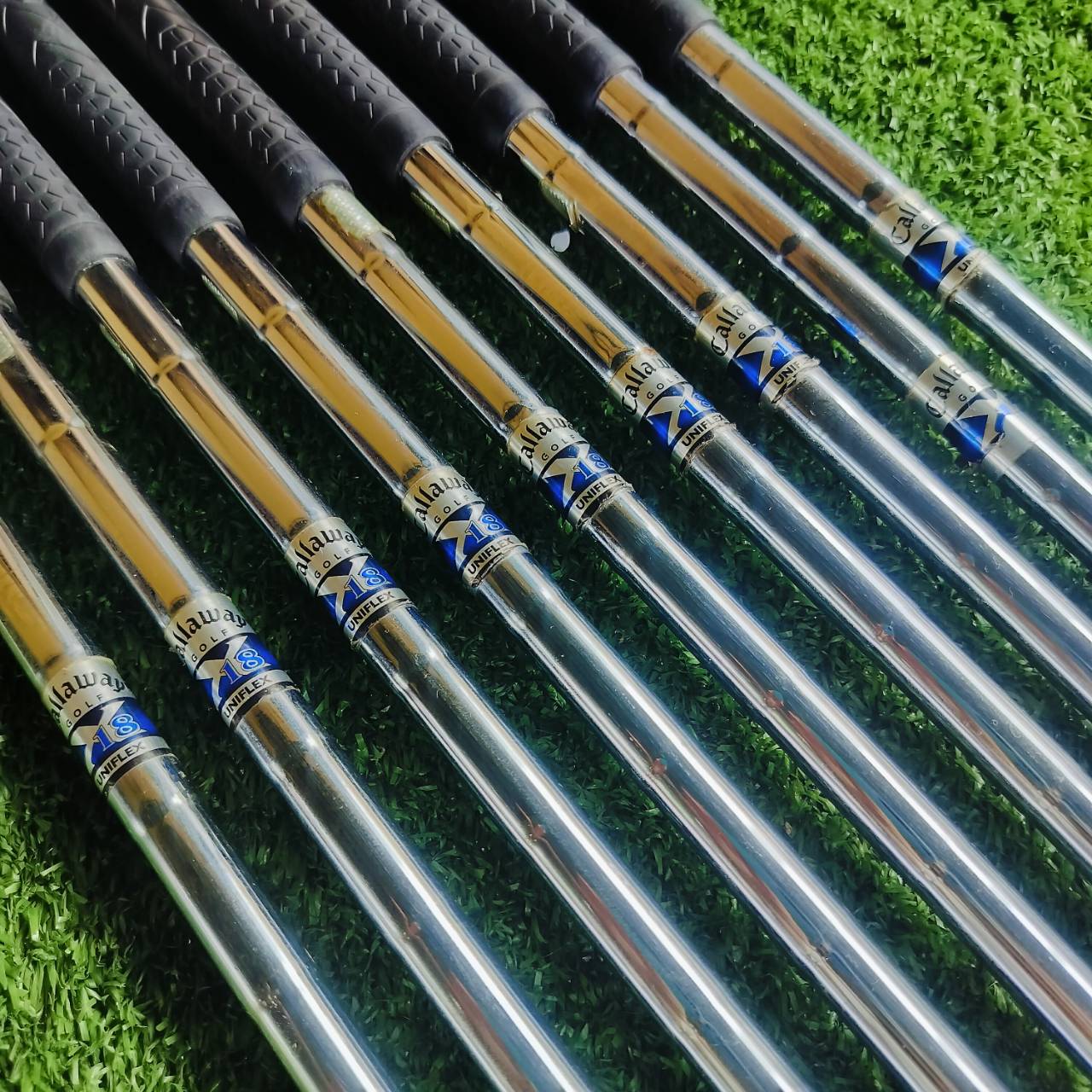 ชุดเหล็ก Callaway X-18 เป็นรุ่นดัง ที่สร้างชื่อให้ Callaway จวบจนมาถึงปัจจุบัน ด้วยเทคโนโลยี ก้านเหล็ก UNI FLEX ของ X - 18 เป็นก้านพรีเมี่ยม สุดยอดจริงครับ ไม้กอล์ฟพรีเมี่ยมมือสอง ของแท้ By NakaraLuxurious