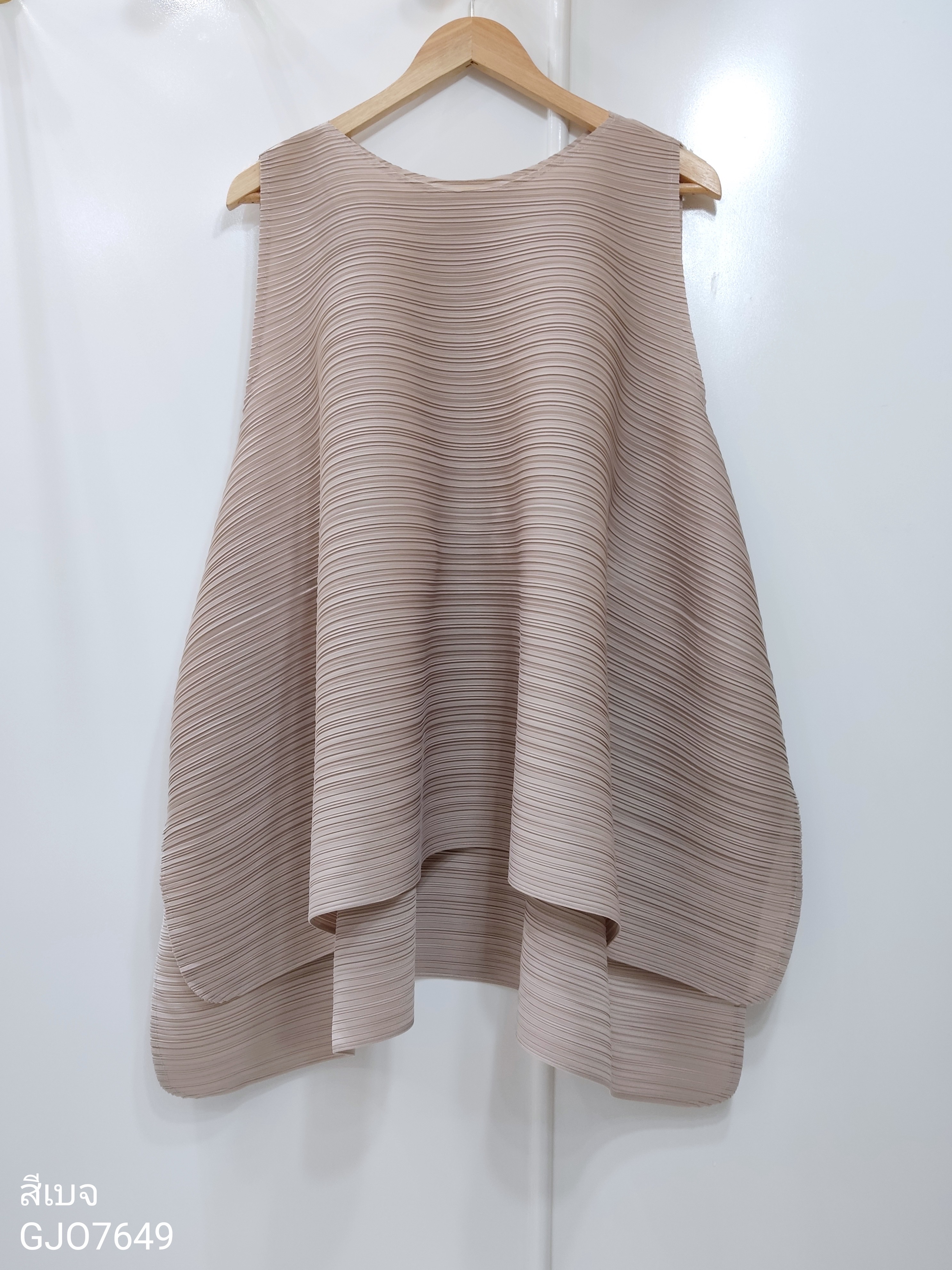ปรับราคาลง20%!! 2MUAY รุ่น GJO7649 เสื้ออัดพลีทคุณภาพ SLEEVELESS CINCHED WAIST PLEATED TOP 11 สี FREE SIZE