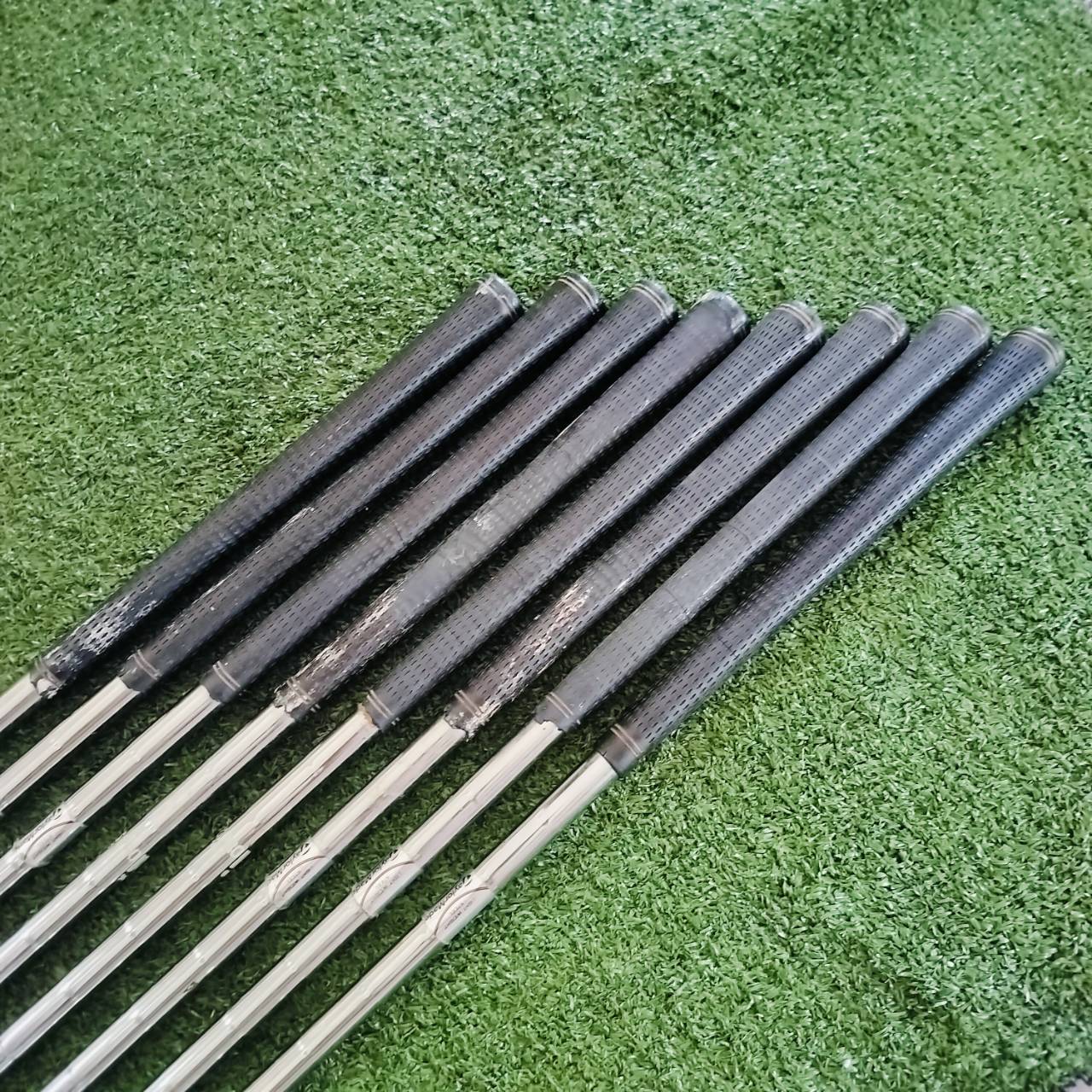 ลดพิเศษ!!! ชุดเหล็ก Taylormade RAC FORGED CB ชุดนี้ผลิตด้วยกระบวนการ FORGED ระดับโลก เป็นรุ่นที่ต่อมาจาก 300 FORGED อันโด่งดัง รุ่น CB มี CAVITY ตีไม่ยาก มีการชดเชยสูง ไม้กอล์ฟพรีเมี่ยมมือสอง ของแท้ By NakaraLuxurious