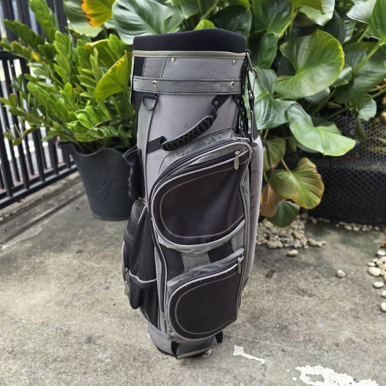 ถุงกอล์ฟ A.M.Golfer แบบ 14 ช่อง!!! ของแท้ มือสอง สภาพพร้อมใช้เลยค่ะ