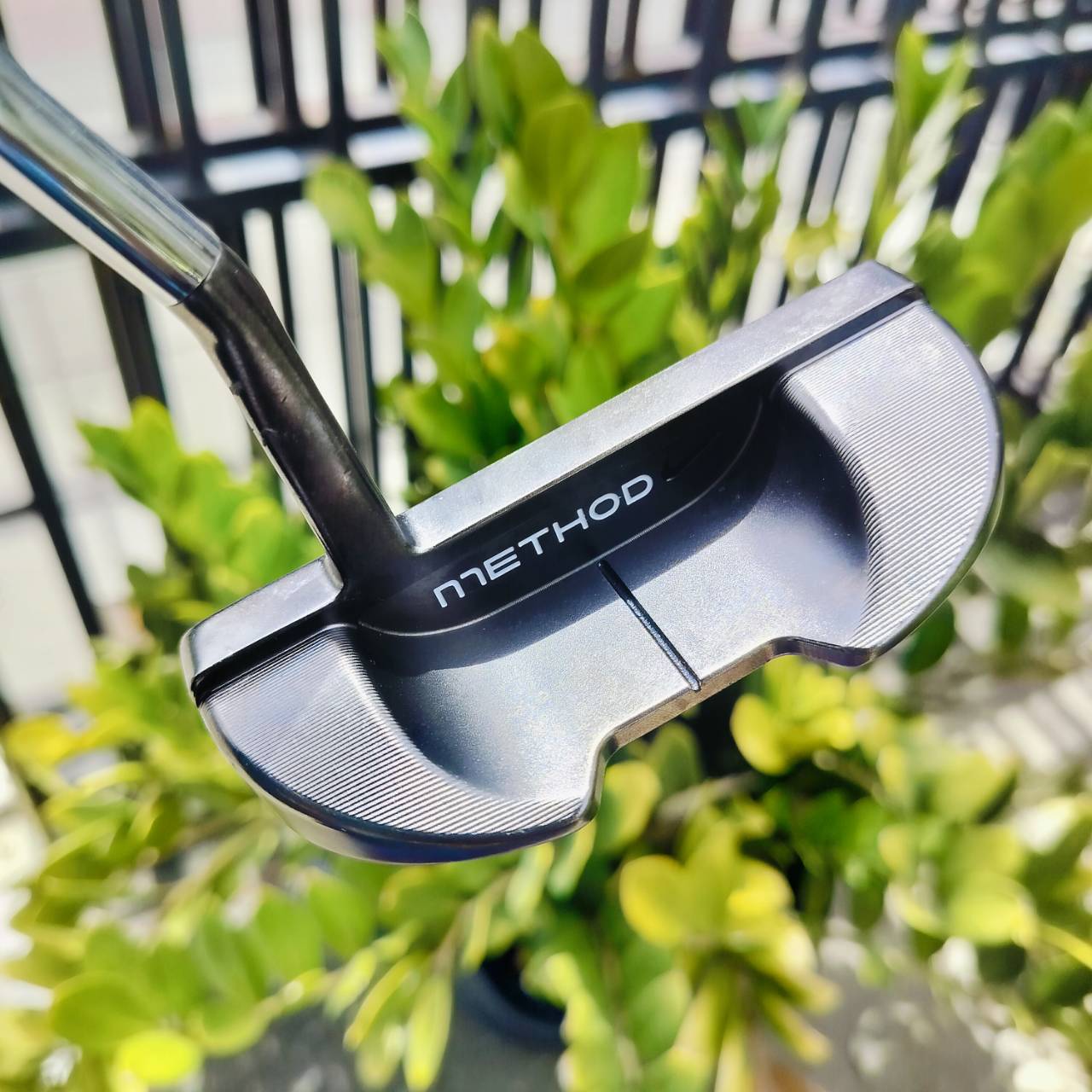 PUTTER NIKE METHOD MIDNIGHT 008 ความยาว 34 นิ้ว พัตเตอร์สุดพรีเมี่ยม หน้าสัมผัสวัสดุพิเศษ ทำให้ลูกเกาะไลน์มาก ไม้กอล์ฟพรีเมี่ยมญี่ปุ่นมือสอง By NakaraLuxurious