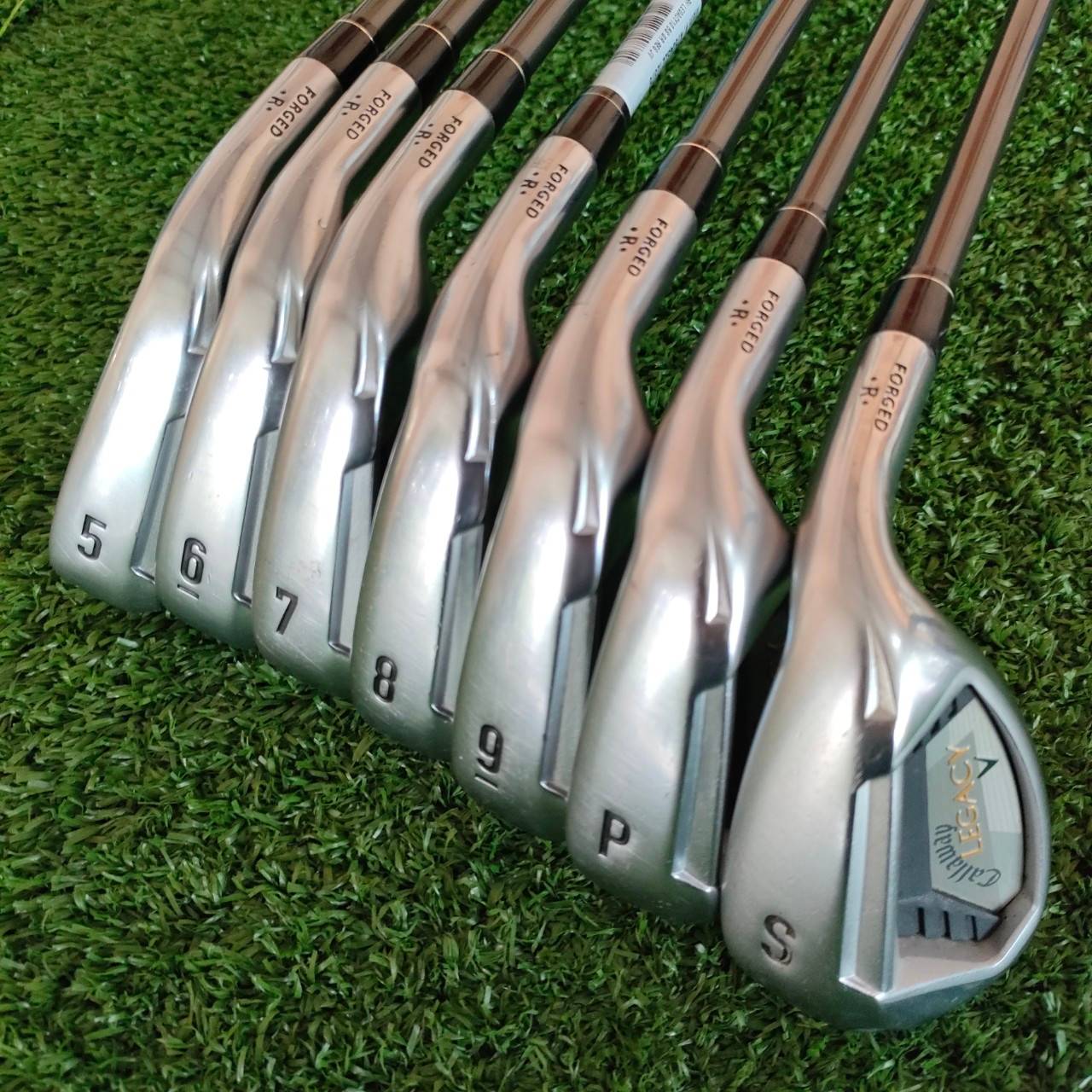 ชุดเหล็ก CALLAWAY LEGACY V มีเหล็ก 5-9 เเละ PW SW ก้าน LEGACY FLEX R เป็นเหล็กเนื้อ FORGED แท้!! แต่ยังมี CAVITY ที่ลึกมากซึ่งต้องใช้ FORGED เยอะมากๆ ไม้กอล์ฟมือสอง ของแท้ BY NakaraLuxurious