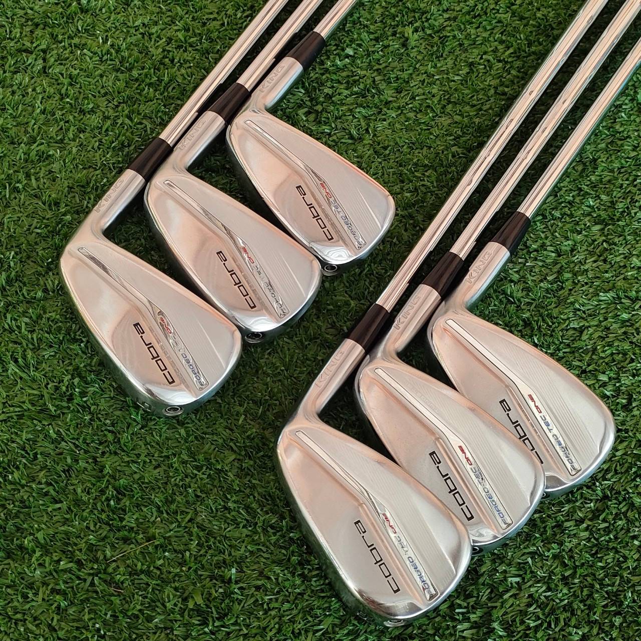 ชุดเหล็ก 2022 Cobra King Forged TEC One Length มีเหล็ก 5-9 เเละ PW เป็นรุ่นใหม่ สภาพใหม่สวยจัด ก้าน KBS S-TAPER LITE FLEX S สุดยอดก้านครับ สุดยอดเหล็กคุณภาพ ที่ตีวงสวิงเดียวกันทั้งชุด ควบคุมได้ดี ฟีลลิ่งดี ได้ผลมากจริงๆครับ