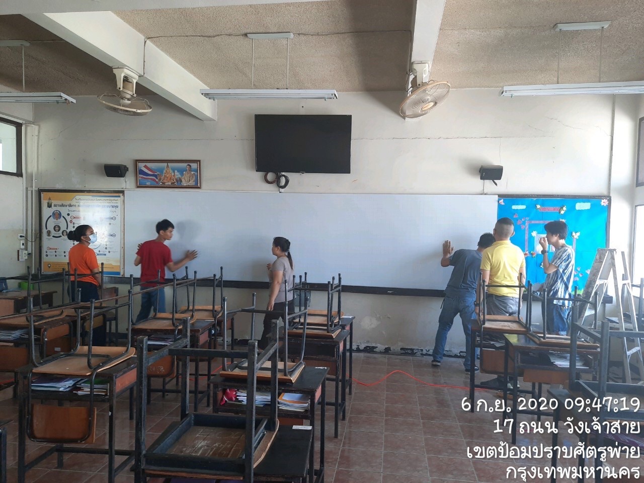 รร.สายปัญญา ปูกระเบื้องพื้น&ติดตั้งกระดานถนอมสายตา