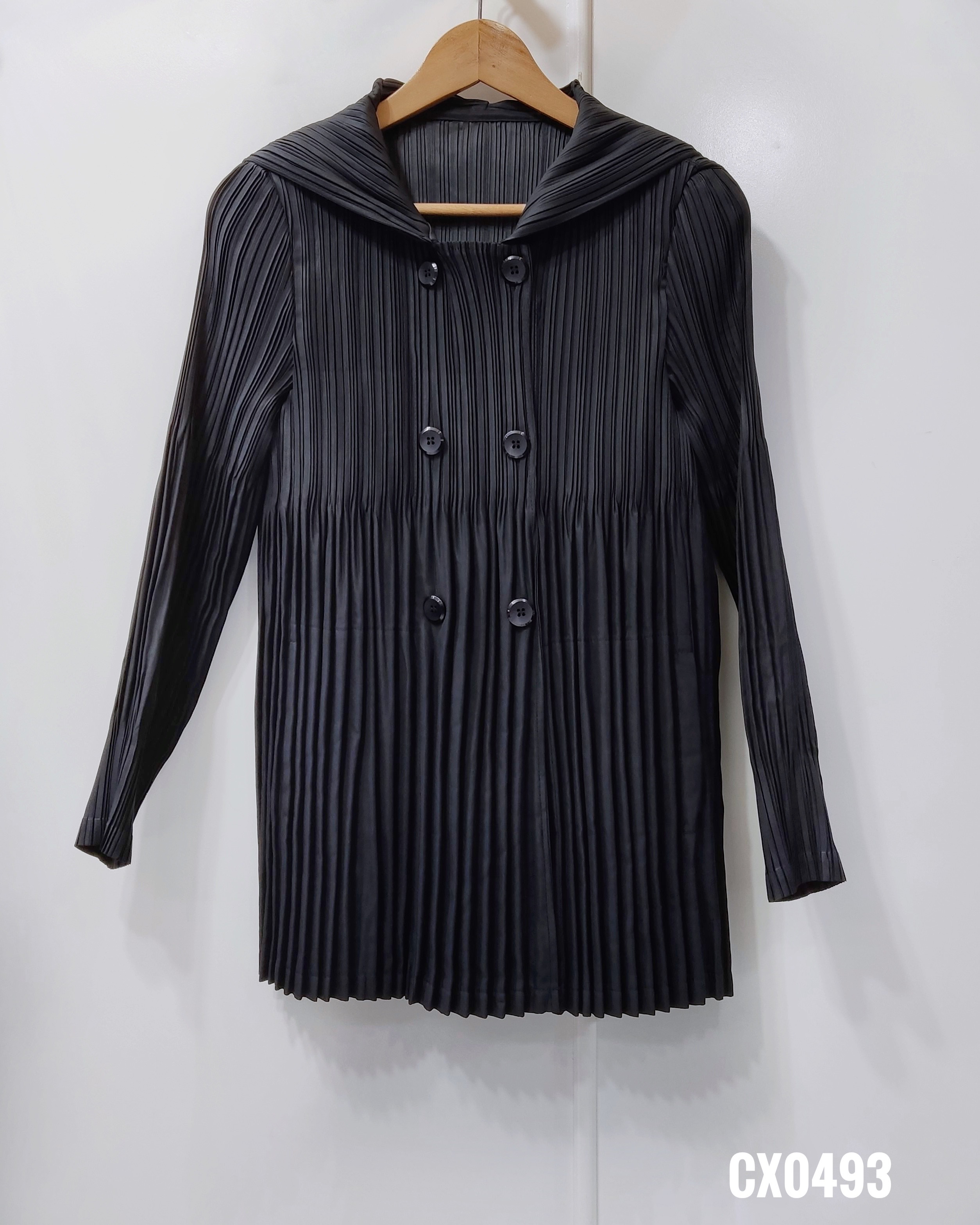 2MUAY รุ่น CX0493 เสื้อคลุมอัดพลีท DOUBLE BOTTOM HOODED PLEATED JACKET สีดำ FREE SIZE