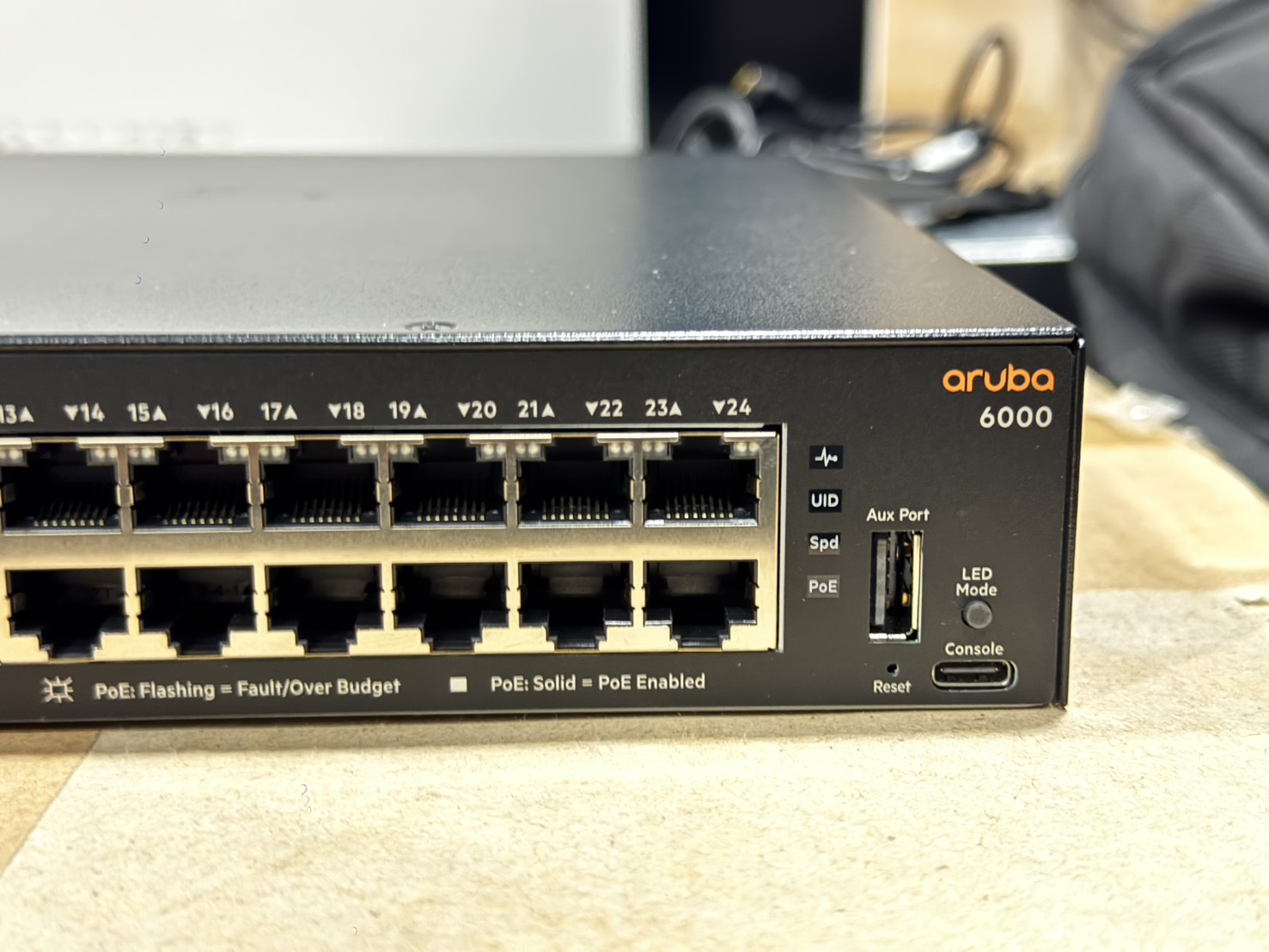 Switch R8N87A Aruba 6000 24G Class4 PoE 4SFP 370W Switch ของใหม่