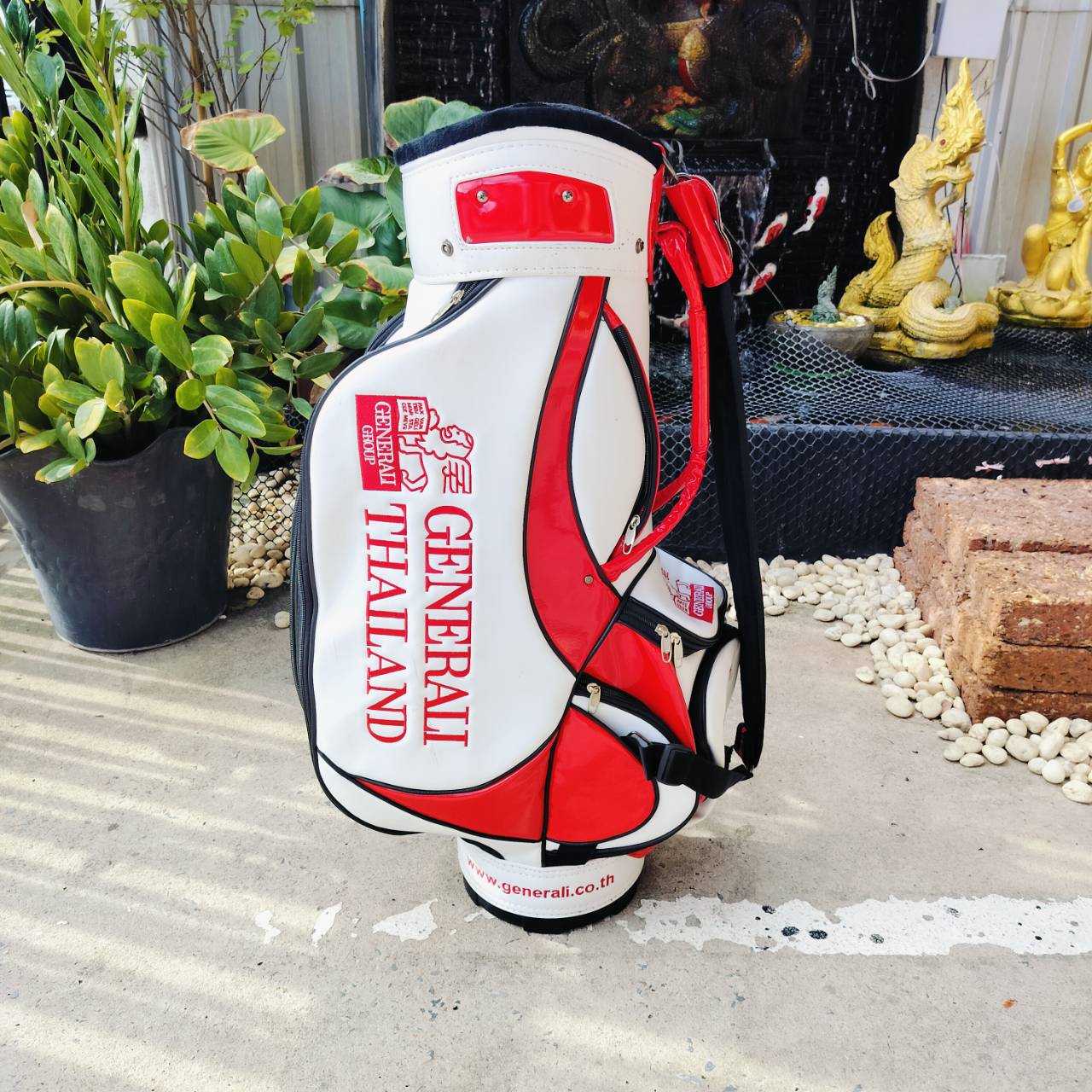 ถุงกอล์ฟ GENERALI ถุงสุดพรีเมี่ยม ภายในบุกำมะหยี่ สีขาวสวย สไตล์อังกฤษ น่าใช้ มือสอง สภาพสวยงาม เดิมๆ ไม้กอล์ฟพรีเมี่ยมมือสอง ของแท้ By NakaraLuxurious