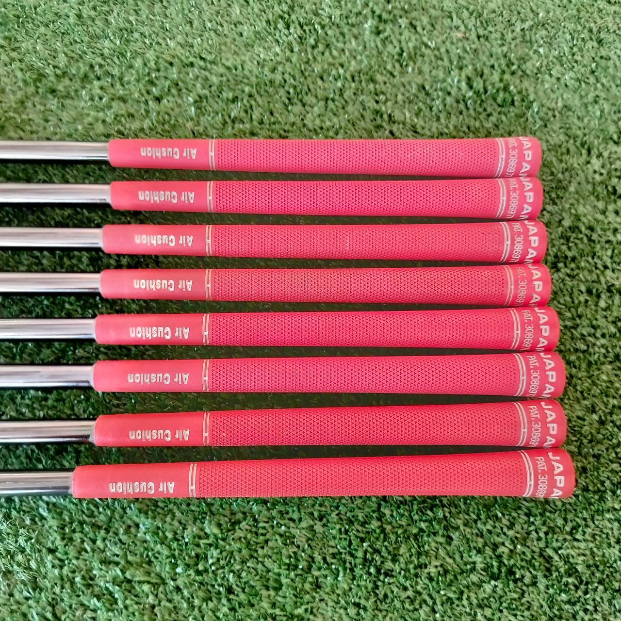 ชุดเหล็ก T-ZOOM X-BURN SERIES มีเหล็ก 4-9 เเละ PW SW ก้าน EXTREMLY07 FLEX R หมุดถ่วงสองจุดบล๊านซ์มากๆ วัสดุเป็นเหล็ก FORGED CAVITY ตีทั้งนุ่มและง่าย พรีเมี่ยมญี่ปุ่น!! ไม้กอล์ฟมือสอง ของแท้ BY NakaraLuxurious