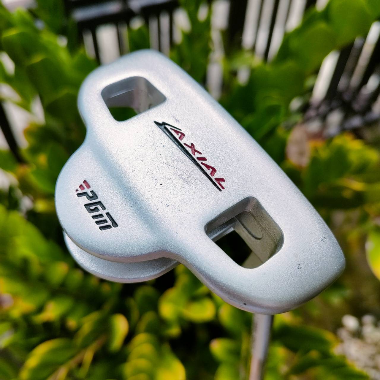 **ไม้กอล์ฟเด็ก** PUTTER PGM AXIAL ความยาวไม้ 27 นิ้ว สำหรับอายุ 5-8 ปี พัตต์ง่าย เล็งง่าย น้ำหนักดี ชดเชยสูงค่ะ ไม้กอล์ฟพรีเมี่ยมมือสอง ของแท้ By NakaraLuxurious