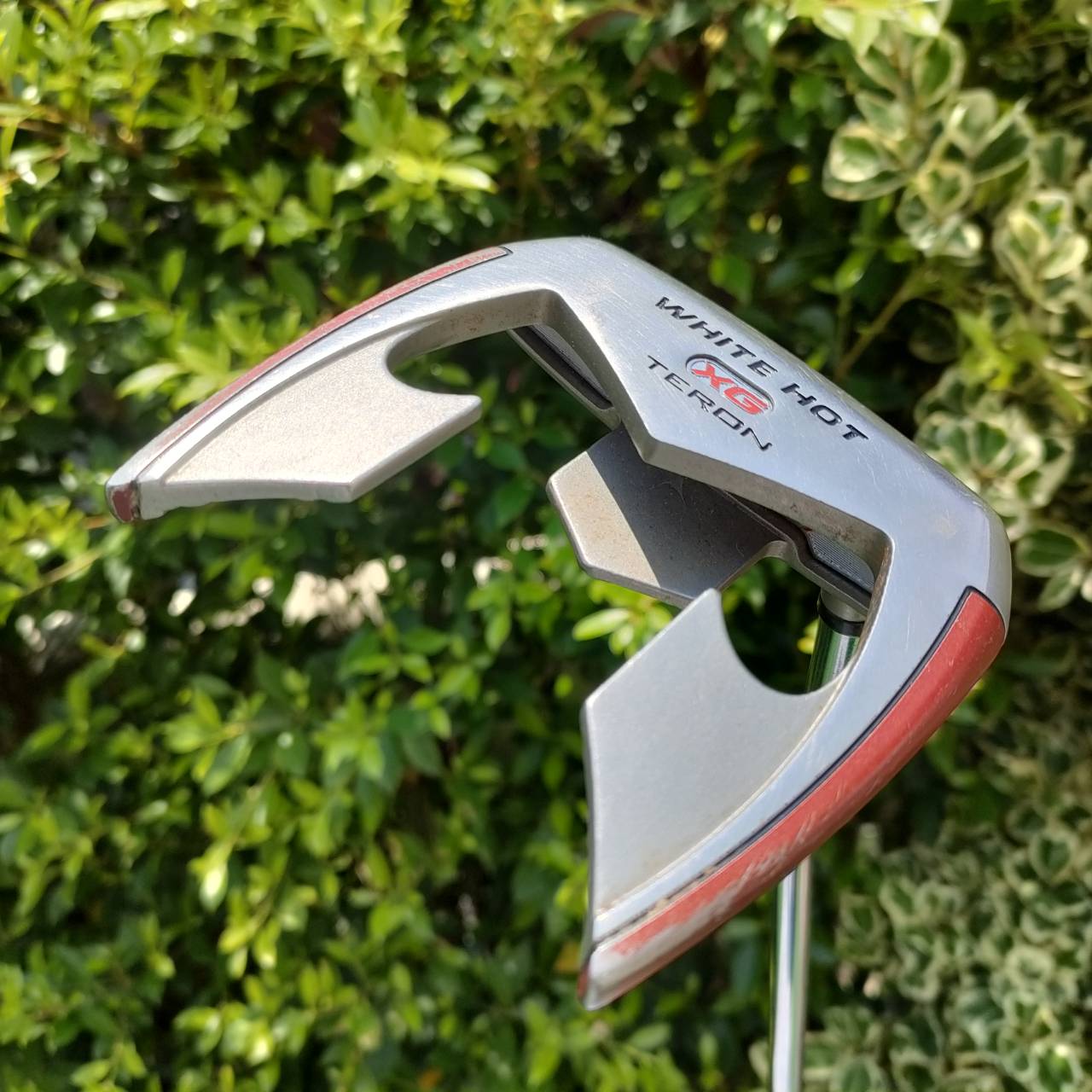 PUTTER ODYSSEY WHITE HOT XG TERON ความยาว 33 นิ้ว ก้าน ODYSSEY รุ่นนี้เล็งง่ายสุดๆ และบล๊านซ์สุดๆ หน้า XG ทั้งนุ่มและเกาะไลน์มากๆ ถือว่าเป็นรุ่นที่ดีสุดๆรุ่นนึงเลยครับ