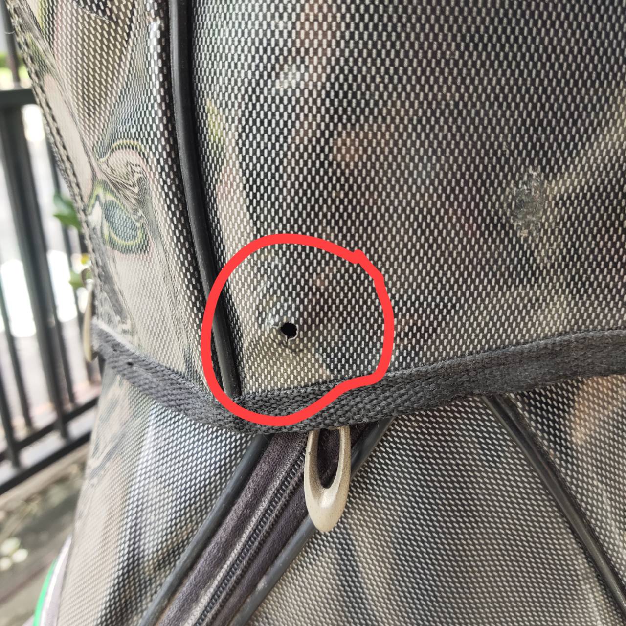 ถุงกอล์ฟ กรุงเทพกรีฑา มือสอง ** เป๊กหลุด 1 จุด ** ถุง TOUR ใบใหญ่ หนังแก้วอย่างดี ใส่ของครบมาก