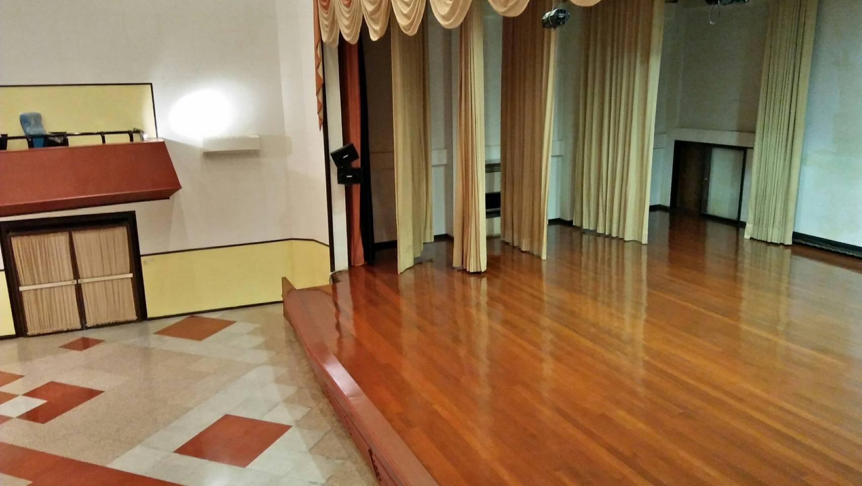 งานที่หอประชุมดุริยางค์ กองทัพเรือกรุงเทพ