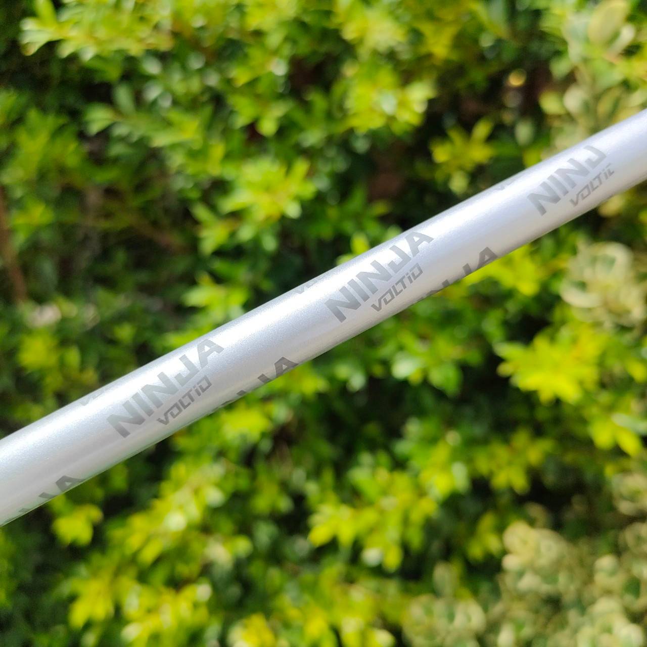 ชุดเหล็ก KATANA NINJA มีเหล็ก 6-9 เเละ PW ก้าน NINJA VOLTIO FLEX SR ตีไกลแบบจัดๆ ไกลกว่าปกติ 1 - 2 เหล็ก หน้าไม้ชันขึ้นมาก แต่ตีลูกลอยง่ายจัด และชดเชยความผิดพลาดสูง วัสดุพรีเมี่ยม ใบไม่ใหญ่เทอะทะ ก้านก็ดีมากๆครับ เหล็ก 6 ก็ไกลกว่าเหล็ก 5 หลายยี่ห้อครับ!!!