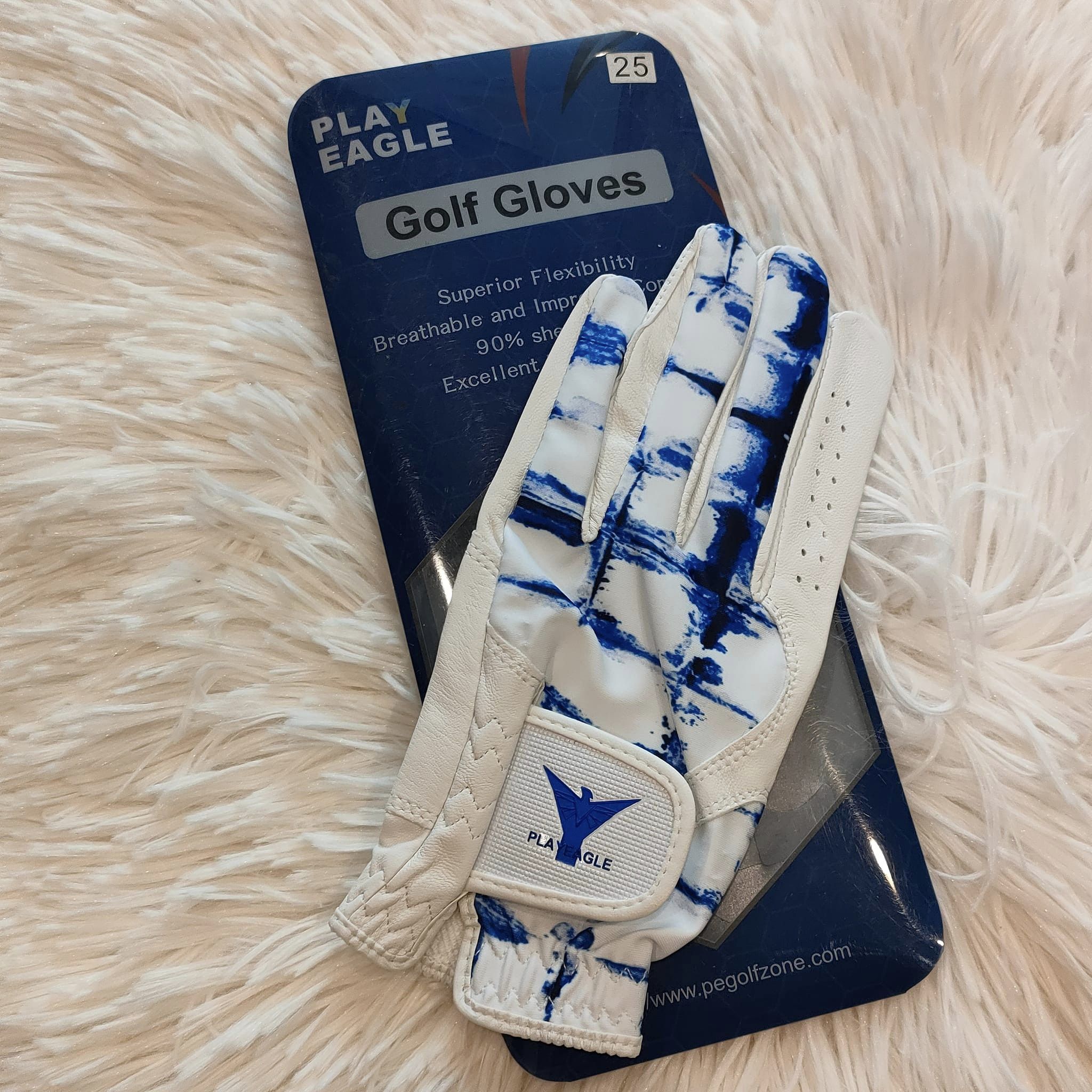 ลดล้างสต๊อก !!! ถุงมือกอล์ฟ PLAY EAGLE ผลิตจากหนังเเกะ สวมใส่กระชับ มีไชส์ 25 ลายสวยมาก วัสดุพรีเมี่ยม ลดกระหน่ำ ถูกที่สุด!!!