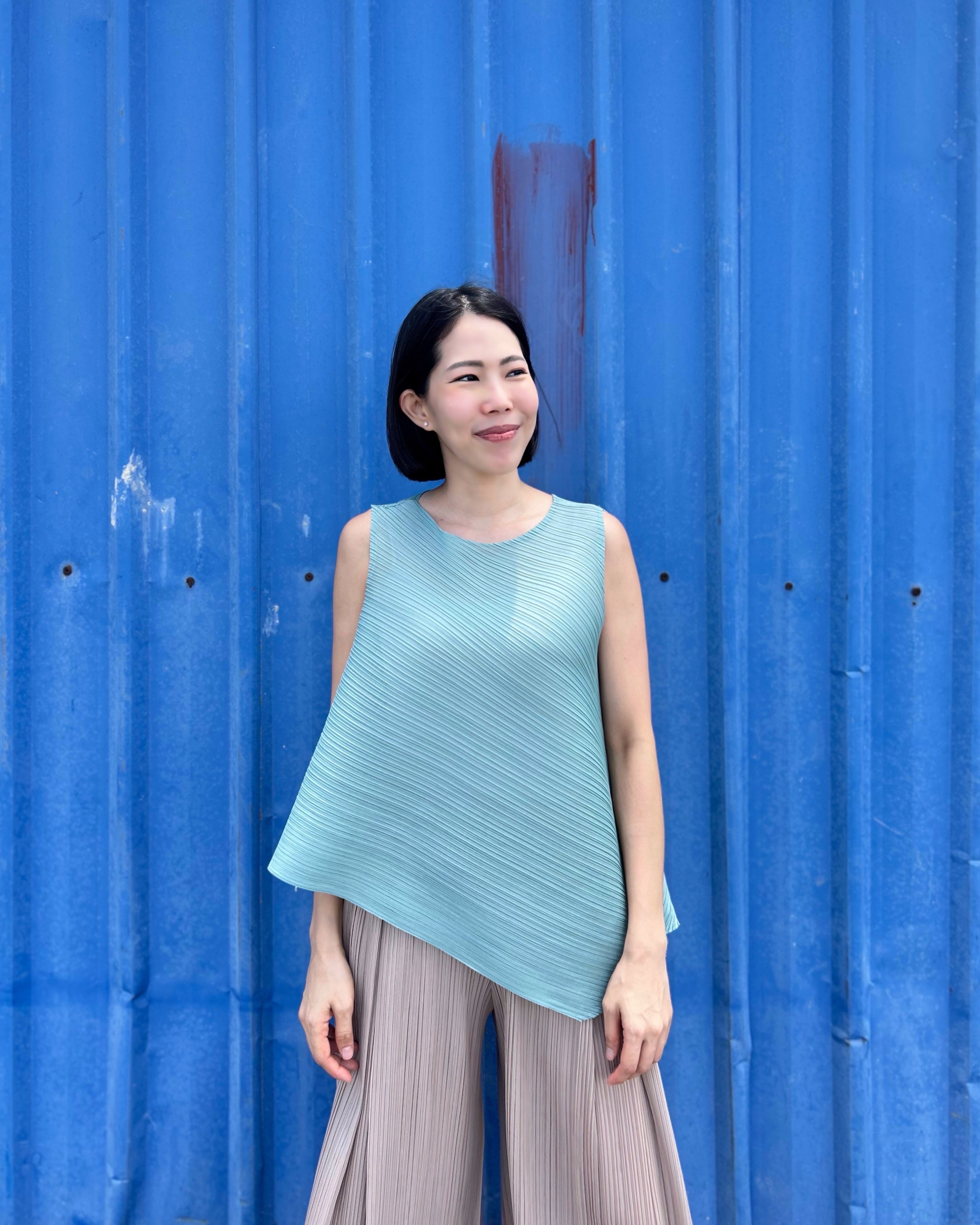 2MUAY รุ่น GJO10240 เสื้ออัดพลีท SLEEVELESS ASYMMETRIC PLEATED TOP