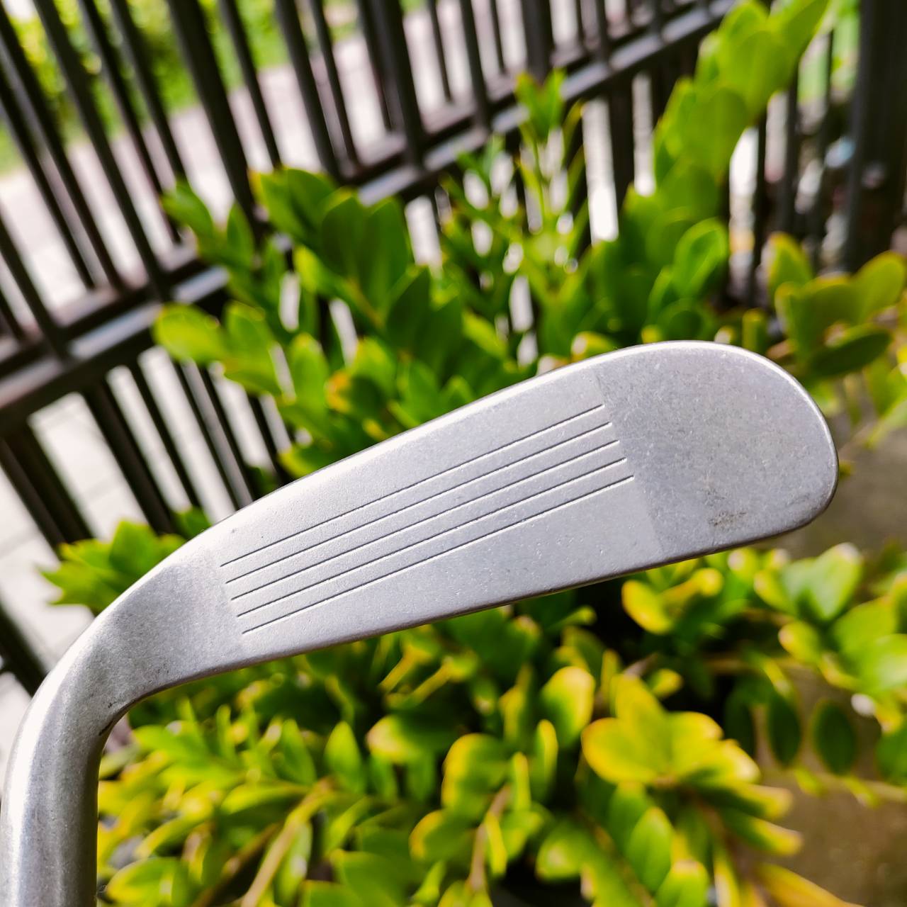 *** หายากมาก *** PUTTER PING ZERO 3 ความยาว 35 นิ้ว รูปทรงโดนเด่นที่เป็นเอกลักษณ์ พัตต์ง่าย ลักษณะสโตรกคล้ายชิพ หน้าไม้ช่วยให้ลูดเกาะไลน์มากค่ะ ไม้กอล์ฟพรีเมี่ยมมือสอง ของแท้ By NakaraLuxurious