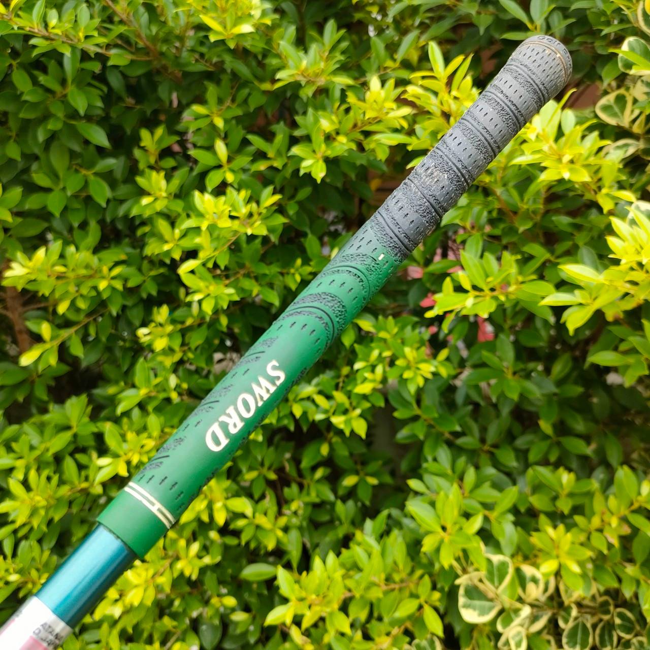 FW7 SWORD iZU HSL180 ก้าน SWORD iZ55 FLEX R เป็นหัวไม้ที่ตีง่ายที่สุด!!! ลูกลอยง่าย และตรงมาก ชดเชยความผิดพลาดสูง มีหมุดถ่วงด้านหลังสองจุด ทำให้กระจายน้ำหนักได้ดี!!! ไม้กอล์ฟมือสอง ของแท้ BY NakaraLuxurious