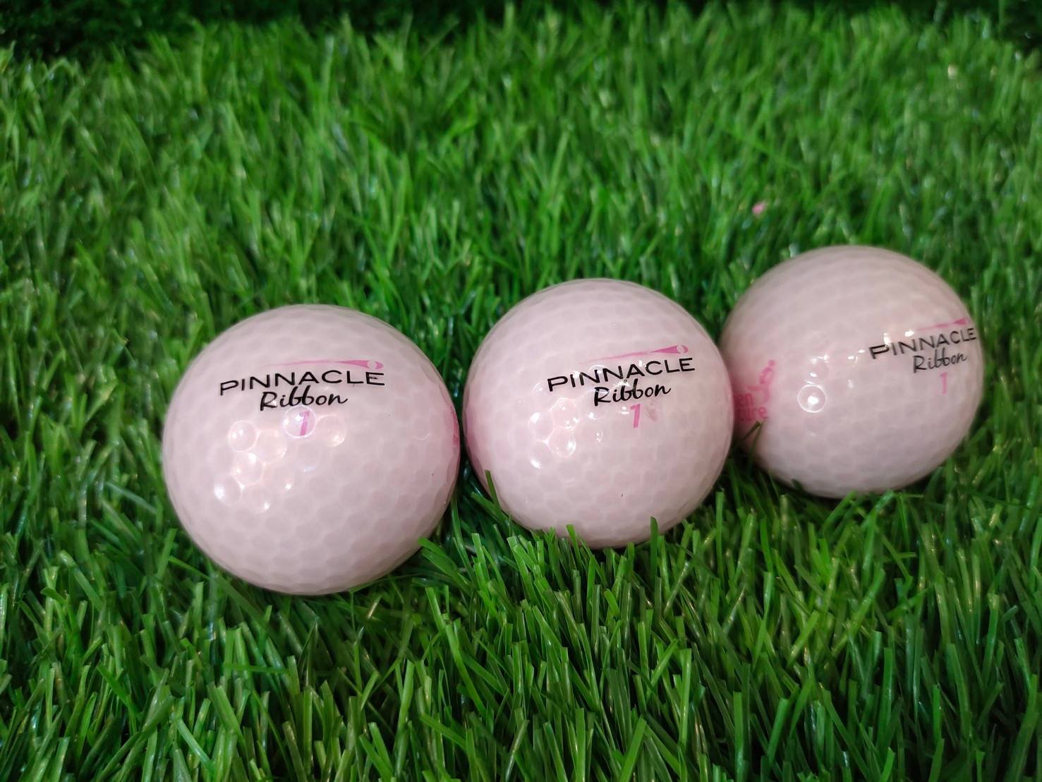 ลูกกอล์ฟ PINNACLE LADY Ribbon Susan G. KOMEN FOR THE CURE