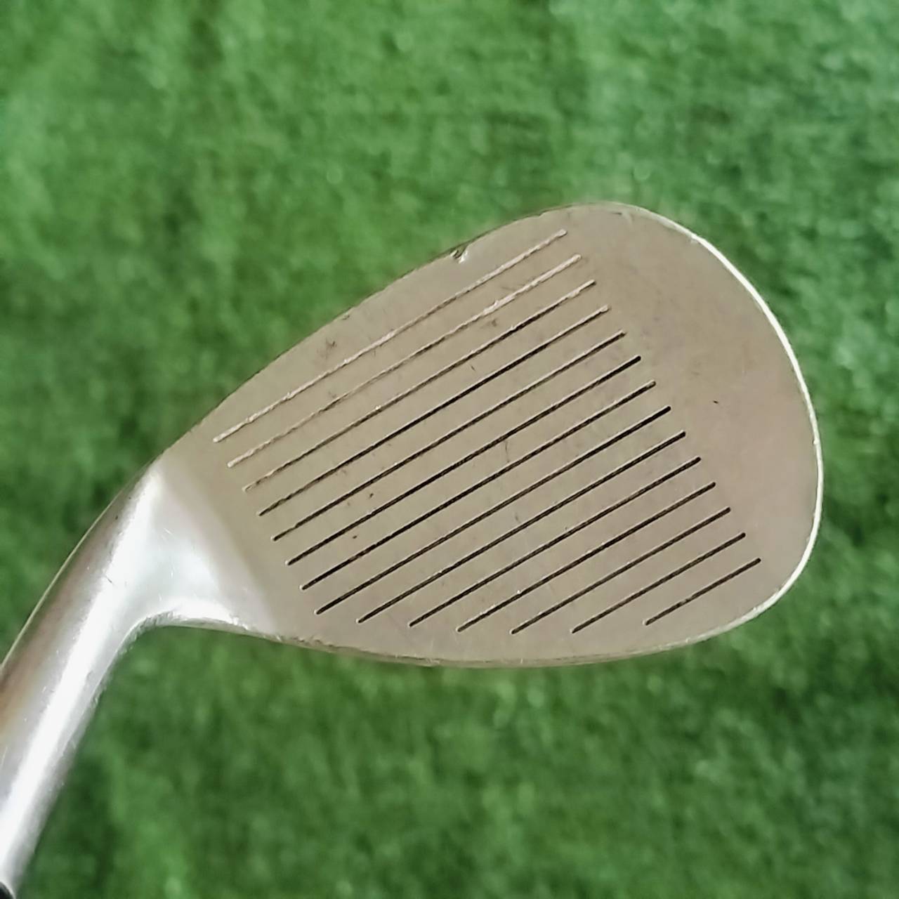 WEDGE YONEX FM500 องศา 58 มีการฝังน้ำหนักไว้ที่ด้านหลัง เป็นจุดเด็ดของ WEDGE ญี่ปุ่นตัวนี้ เข้าบอลได้สปินแบบสูงสุด ไม้กอล์ฟพรีเมี่ยมมือสอง ของแท้ By NakaraLuxurious