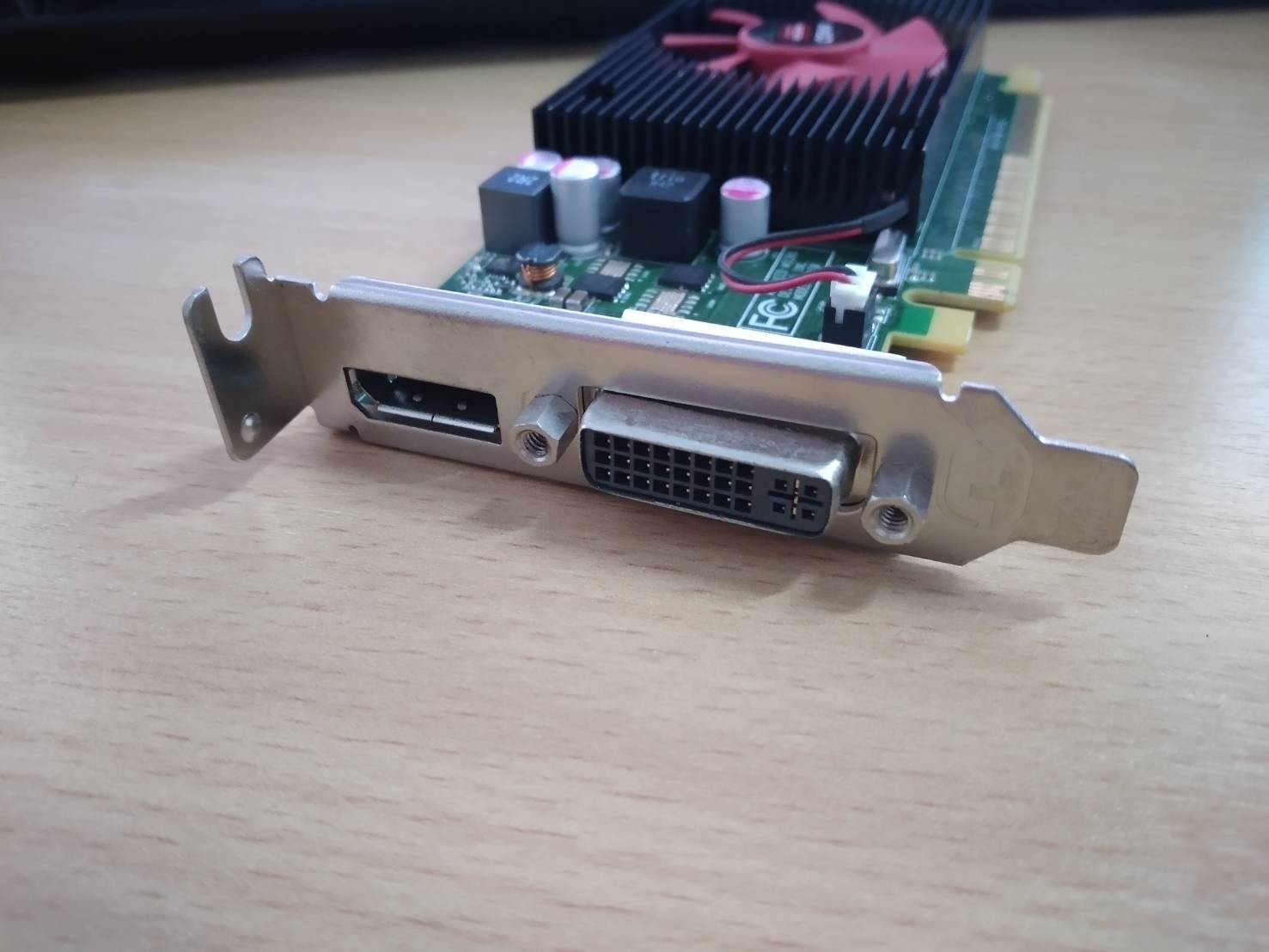 Amd Radeon R5 340X 2GB Dvi Video Card ขาสั้น
