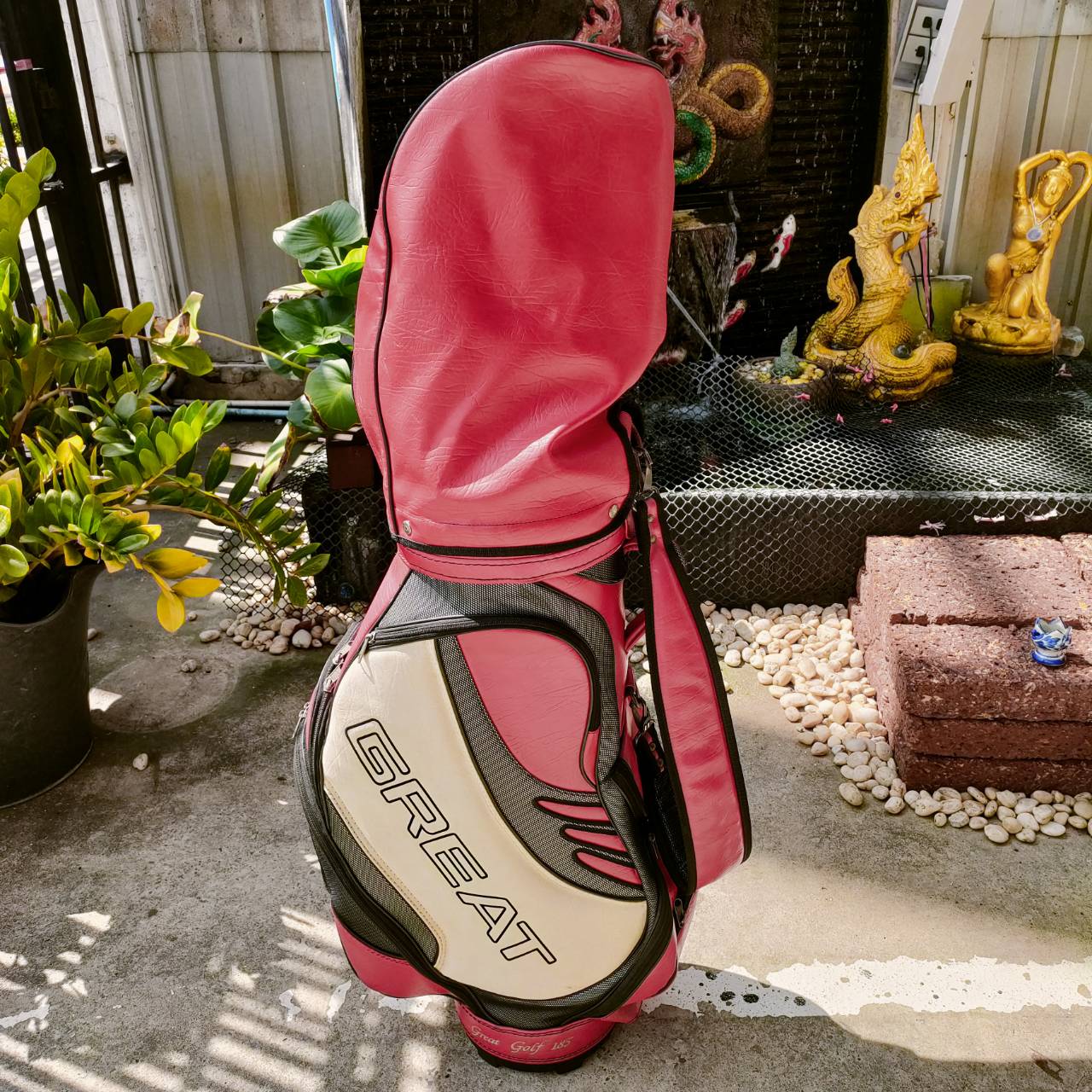 ถุงกอล์ฟ GREAT ใบใหญ่มาก สภาพเดิมๆ ใส่ของได้เยอะมาก เป็นถุง TOUR ขนาดเท่าโปทัวร์ ไม้กอล์ฟพรีเมี่ยมมือสอง ของแท้ By NakaraLuxurious