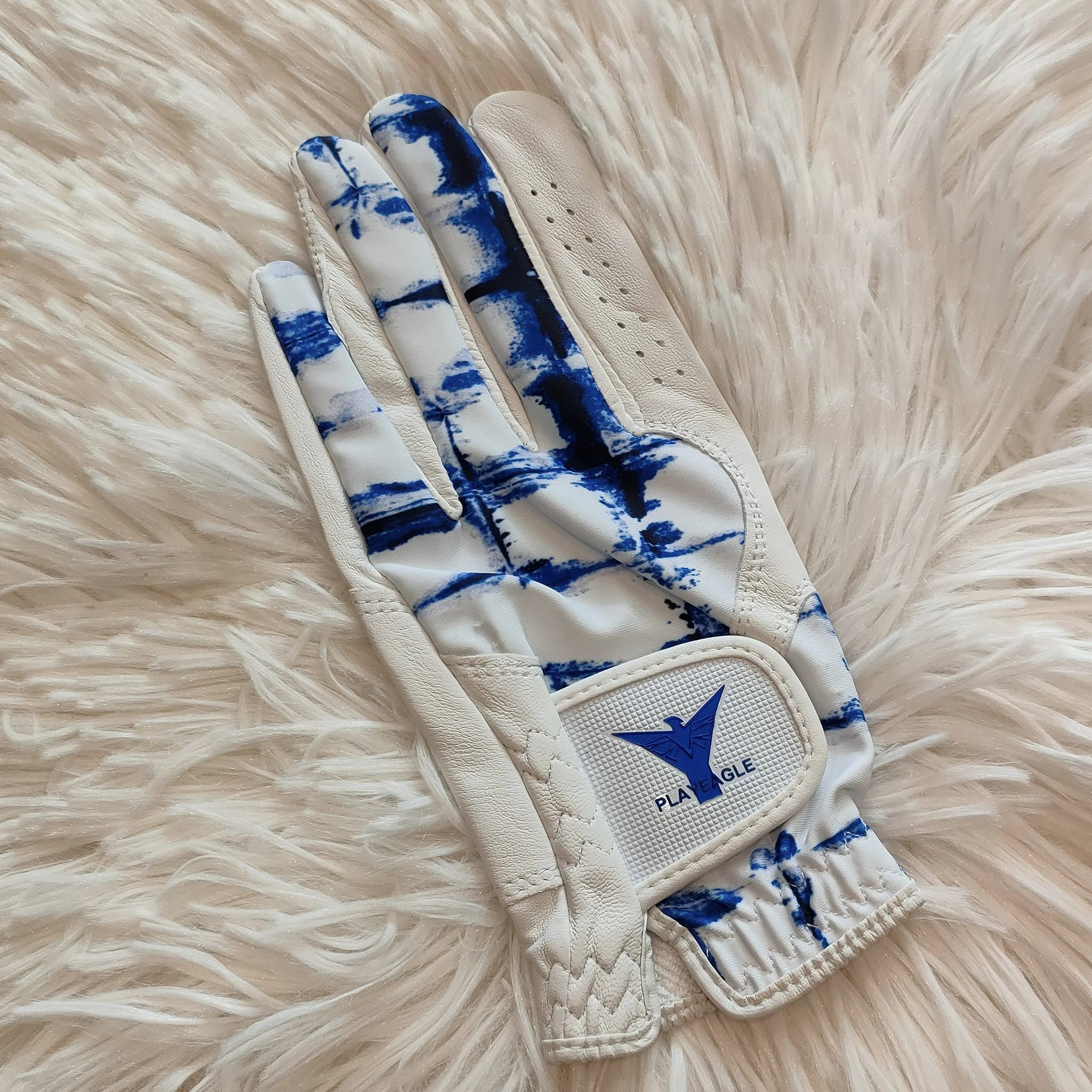 ลดล้างสต๊อก !!! ถุงมือกอล์ฟ PLAY EAGLE ผลิตจากหนังเเกะ สวมใส่กระชับ มีไชส์ 25 ลายสวยมาก วัสดุพรีเมี่ยม ลดกระหน่ำ ถูกที่สุด!!!