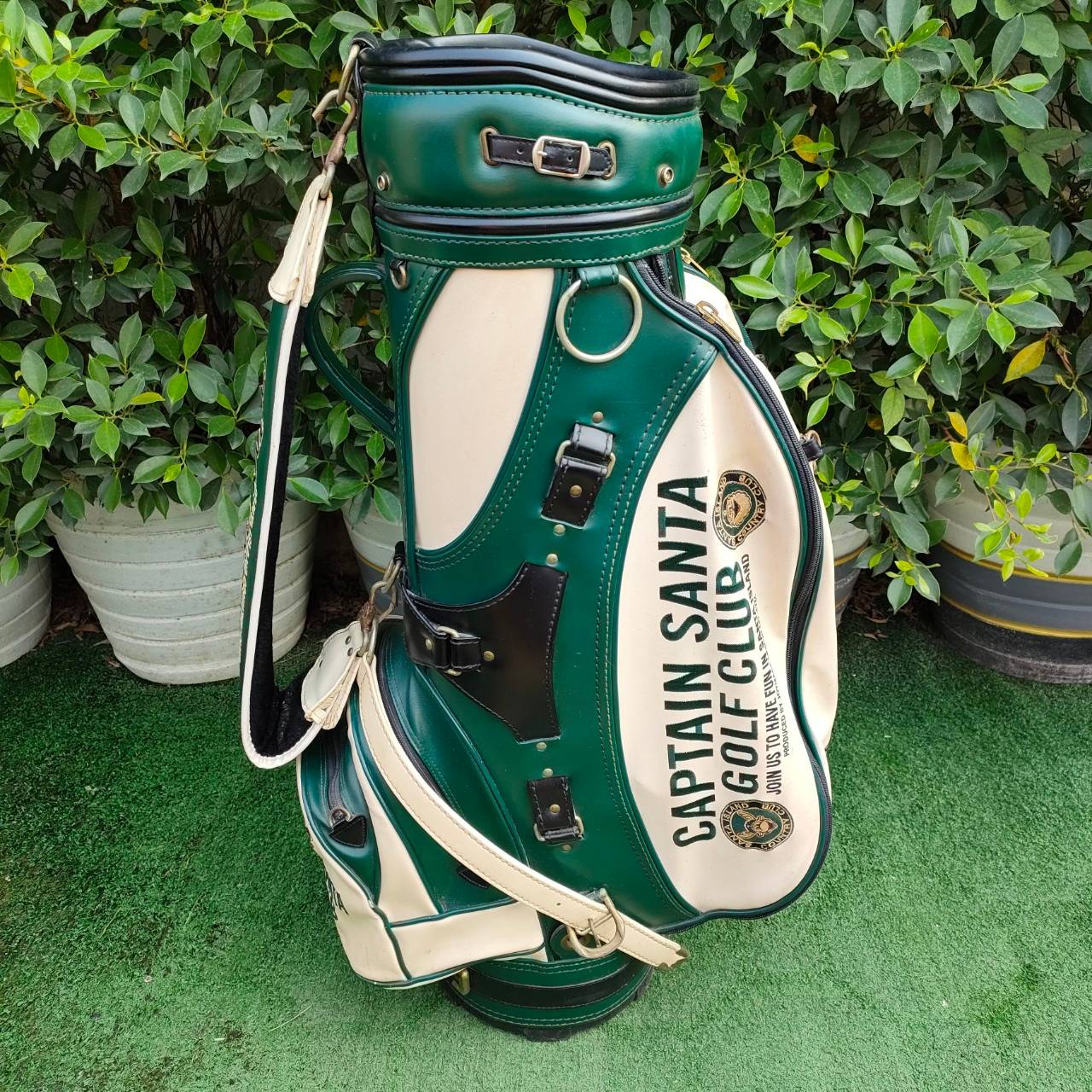 ถุงกอล์ฟ SANTA ISLAND CAPTAIA SANTA มือสอง สวยมากๆ ของแบรนด์เนมแท้ หายากมากในไทย ภายใน บุด้วยกำมะหยี่ ถุงหนังแท้ หรูหรา ผู้ดีมากๆครับ