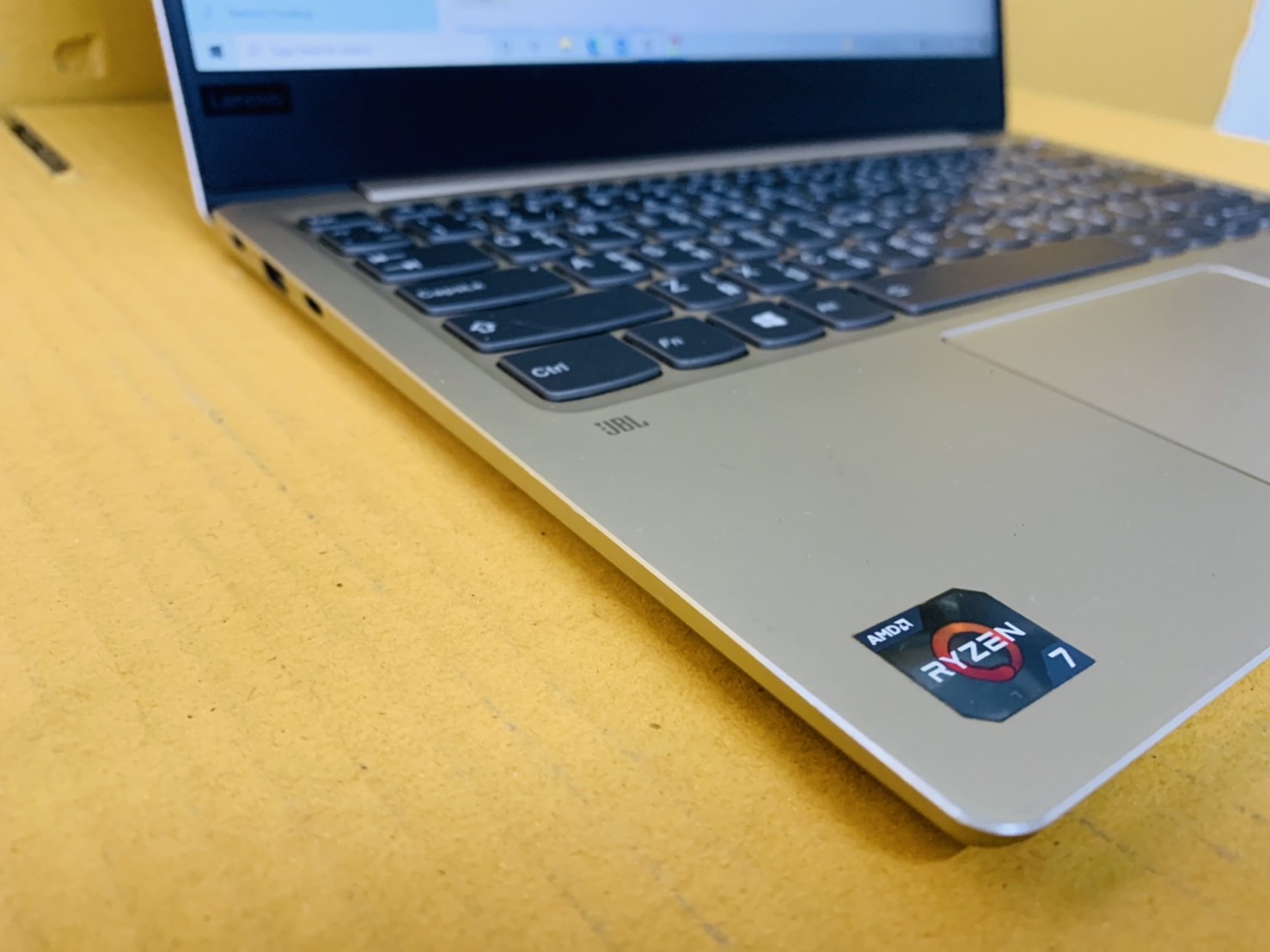 โน้ตบุ๊ค Notebook Lenovo ideapad 720S 13.3 inch LED (1920x1080) Full HD IPS สินค้ามีประกัน