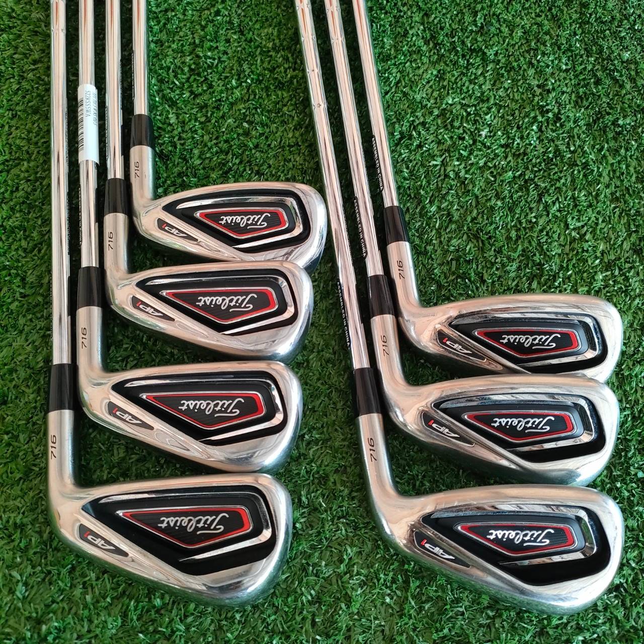 ชุดเหล็ก TITLEIST AP1 716 มีเหล็ก 5-9 เเละ PW SW ก้าน N.S.PRO 950 GH FLEX S สุดนี้สภาพสวยเดิม กริพใส่ GOLF PRIDE รุ่น กึ่งผ้าใบ ชิ้นละ 690 บาท ตอนนี้ ใบสภาพสวยมาก ก้านก็ดีมากทั้งชุด ตัว MADE IN JAPAN รุ่น 716 ตีดีมากกก ราคานี้ถูกที่สุดแน่นอน จองด่วนที่สุด
