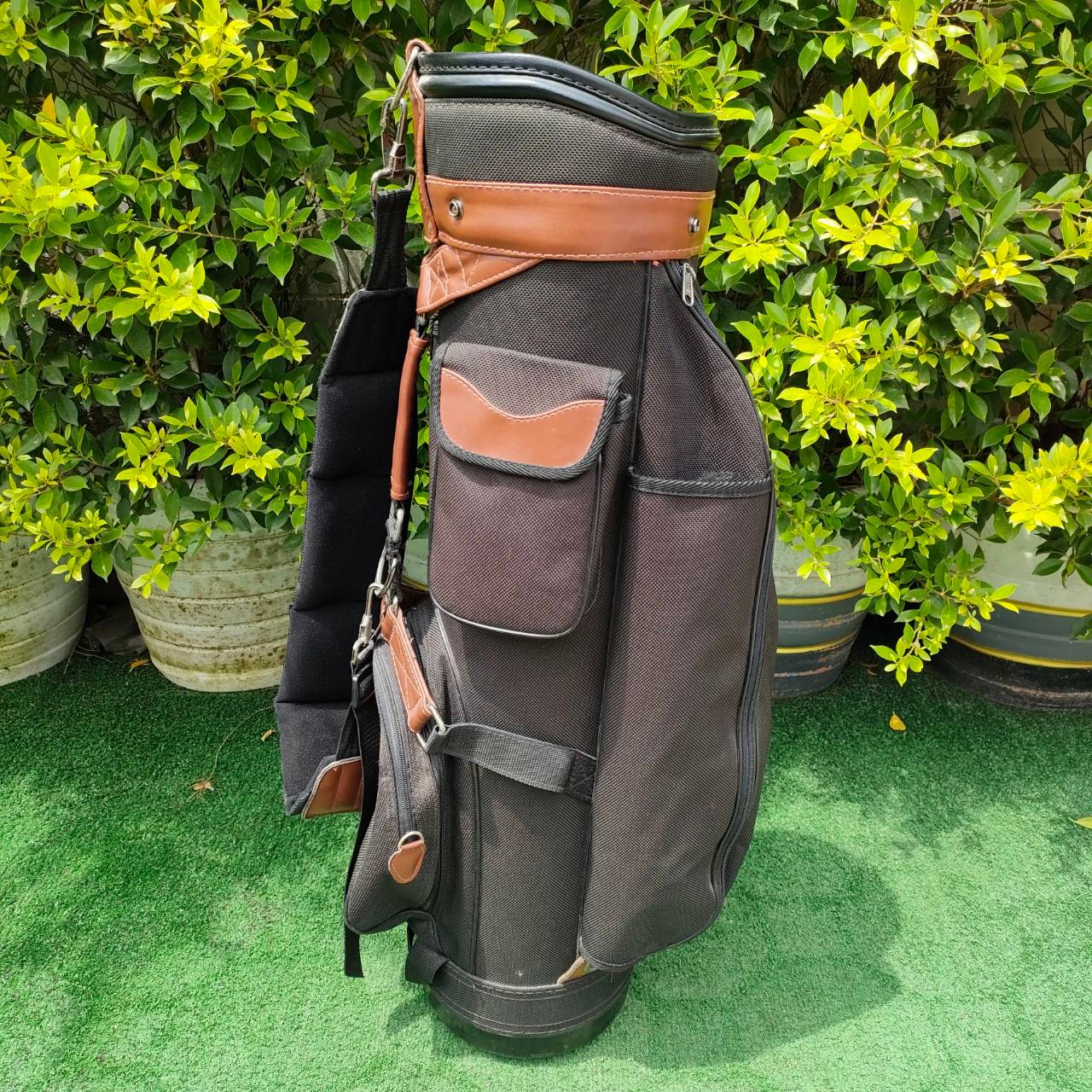 ถุงกอล์ฟ PGA TOUR มือสอง มีช่องใส่ไม้กอล์ฟ 14 ช่อง ถุงของแท้ เดิมๆ พร้อมใช้เลยค่ะ