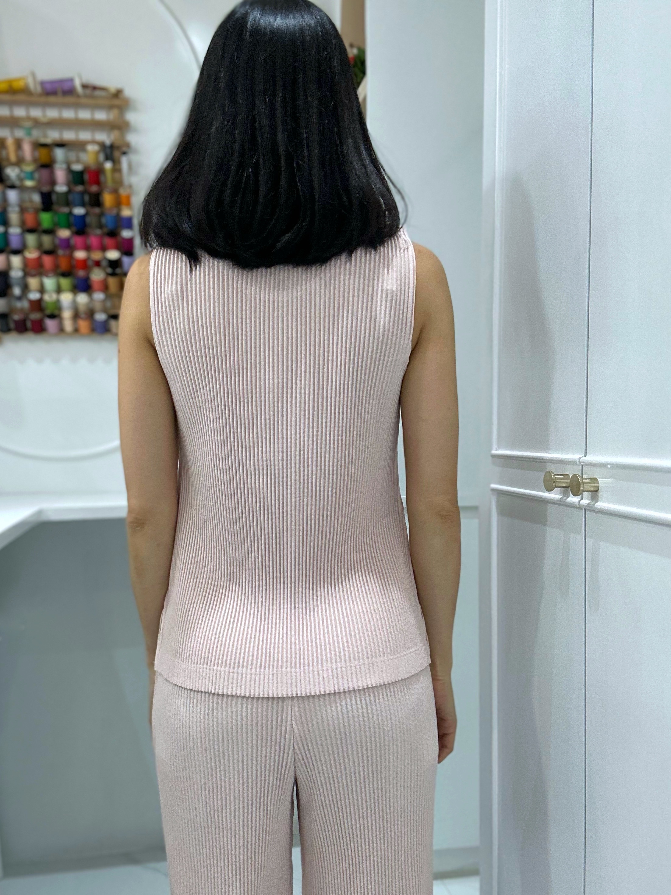 ปรับราคาลง20%!! มีผ่าชาย!! 2MUAY รุ่น GJO2230-9 เสื้อพลีทคุณภาพ THICK SLEEVELESS PLEAT TOP 9 สี FREE SIZE