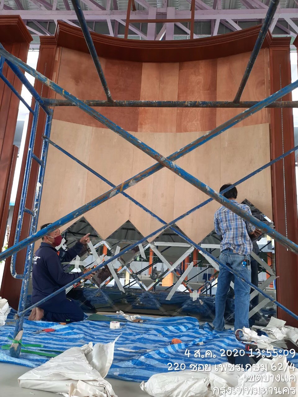 ราชวินิตประถม(บางแค)ทำเวที,ประตู,ที่นั่ง,สนามเด็กเล่น