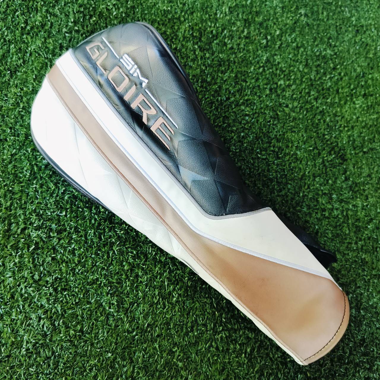 COVER ใส่ DRIVER TAYLORMADE SIM GLOIRE ของแท้ มือสอง สภาพนางฟ้า สภาพไม่ได้ใช้ สวยพรีเมี่ยมสุดๆเลยค่ะ