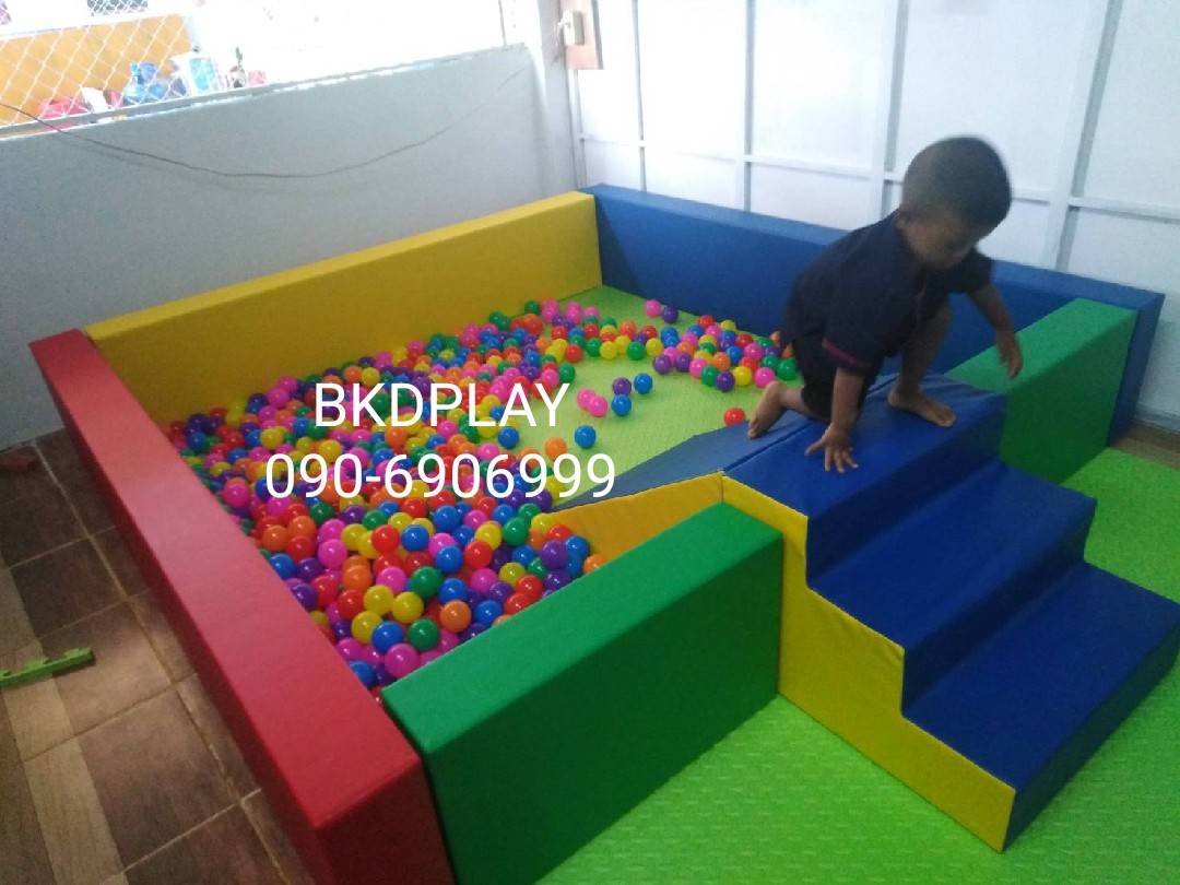 บ่อบอล พร้อมสไลด์ มีบันได อ่างบอลสี่เหลี่ยมนุ่มนิ่ม ,กันกระแทก เบาะนุ่ม หนัง pvc คอกกั้นเด็ก รับทำบ้านบอลในห้าง