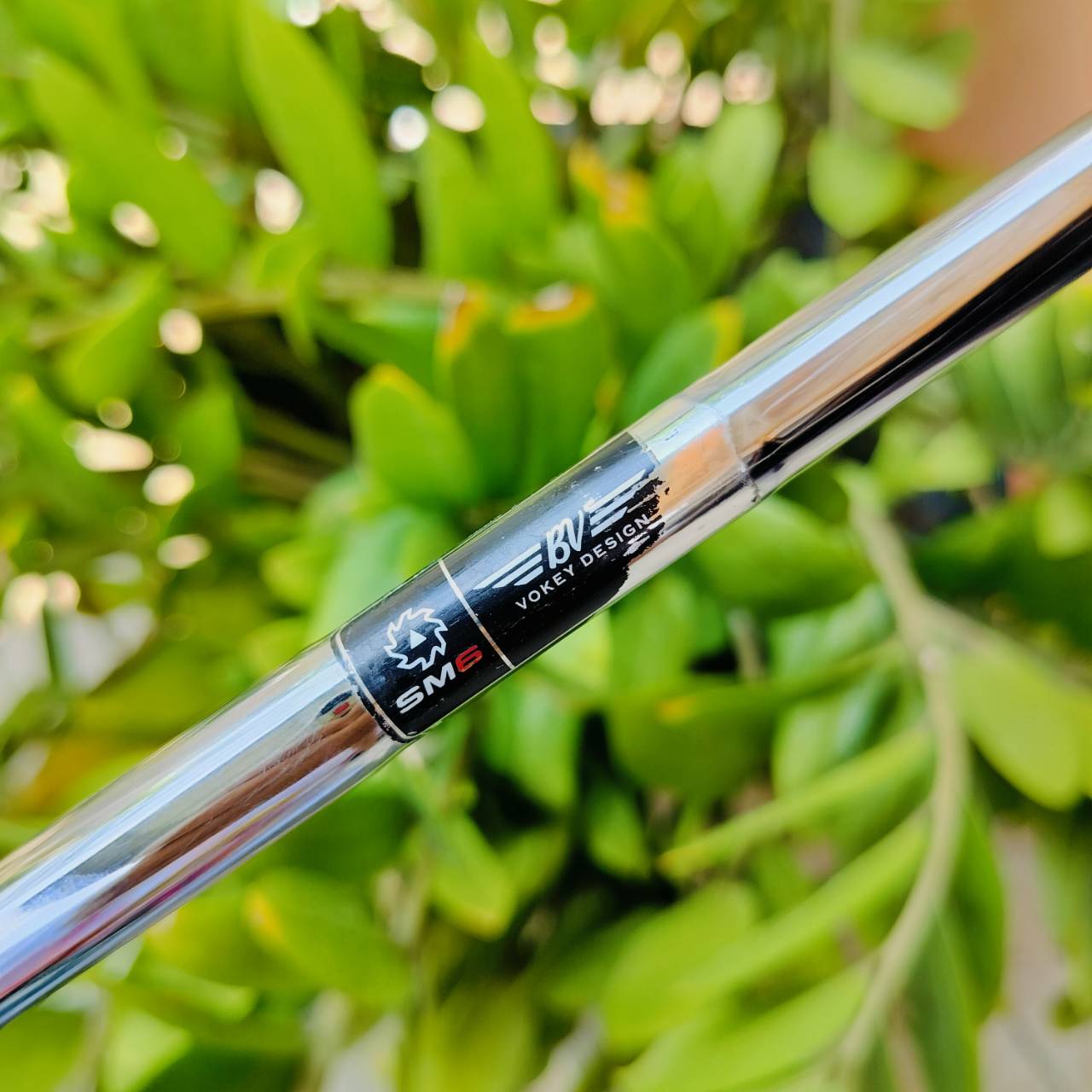 WEDGE Titleist SM6 องศา 50 BONCE 12 F Grind ออกแบบให้ตีเต็มวงได้ดี หรือชิพแบบไม่เปิดหน้าไม้ เหมาะกับ WEDGE องศา 50 อย่างมาก ไม้กอล์ฟพรีเมี่ยมมือสอง ของแท้ By NakaraLuxurious