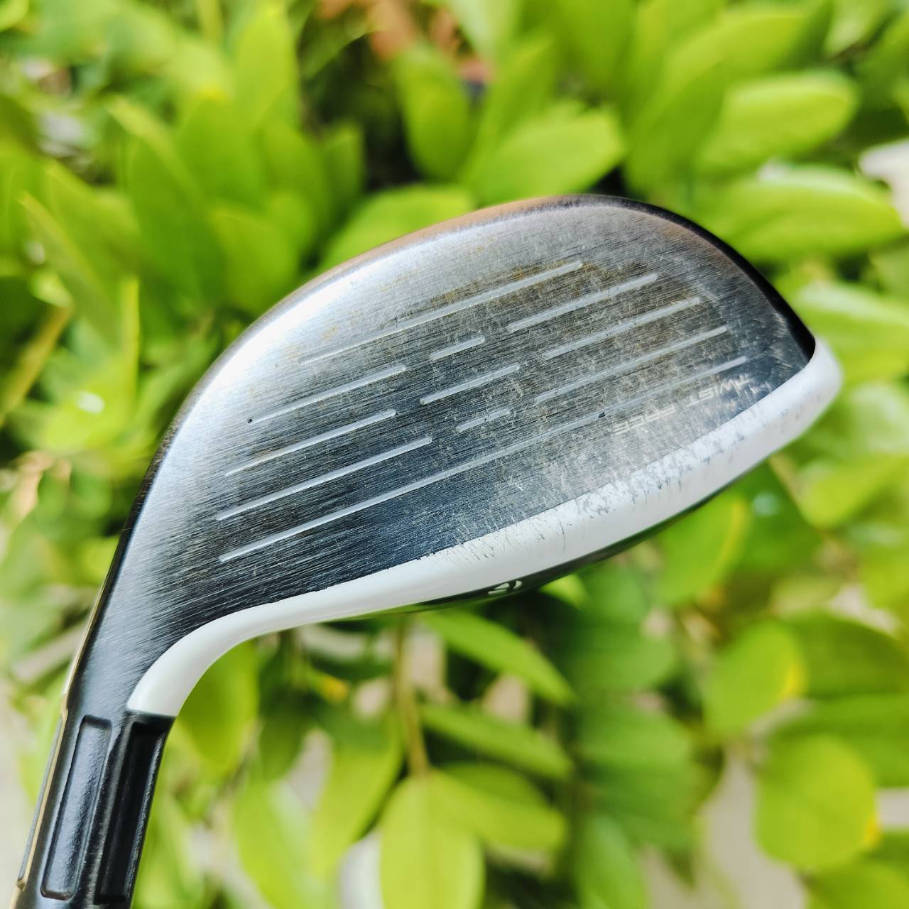 FW5 Taylormade SIM2 MAX สุดยอดเทคโนโลยีที่ดีที่สุด V Steel Sole Design ที่ถูกพัฒนามาในระดับสูงที่สุดในยุค สวิงผ่านง่ายบนทุกพื้นผิวการเล่น ไม้กอล์ฟพรีเมี่ยมมือสอง ของแท้ By NakaraLuxurious