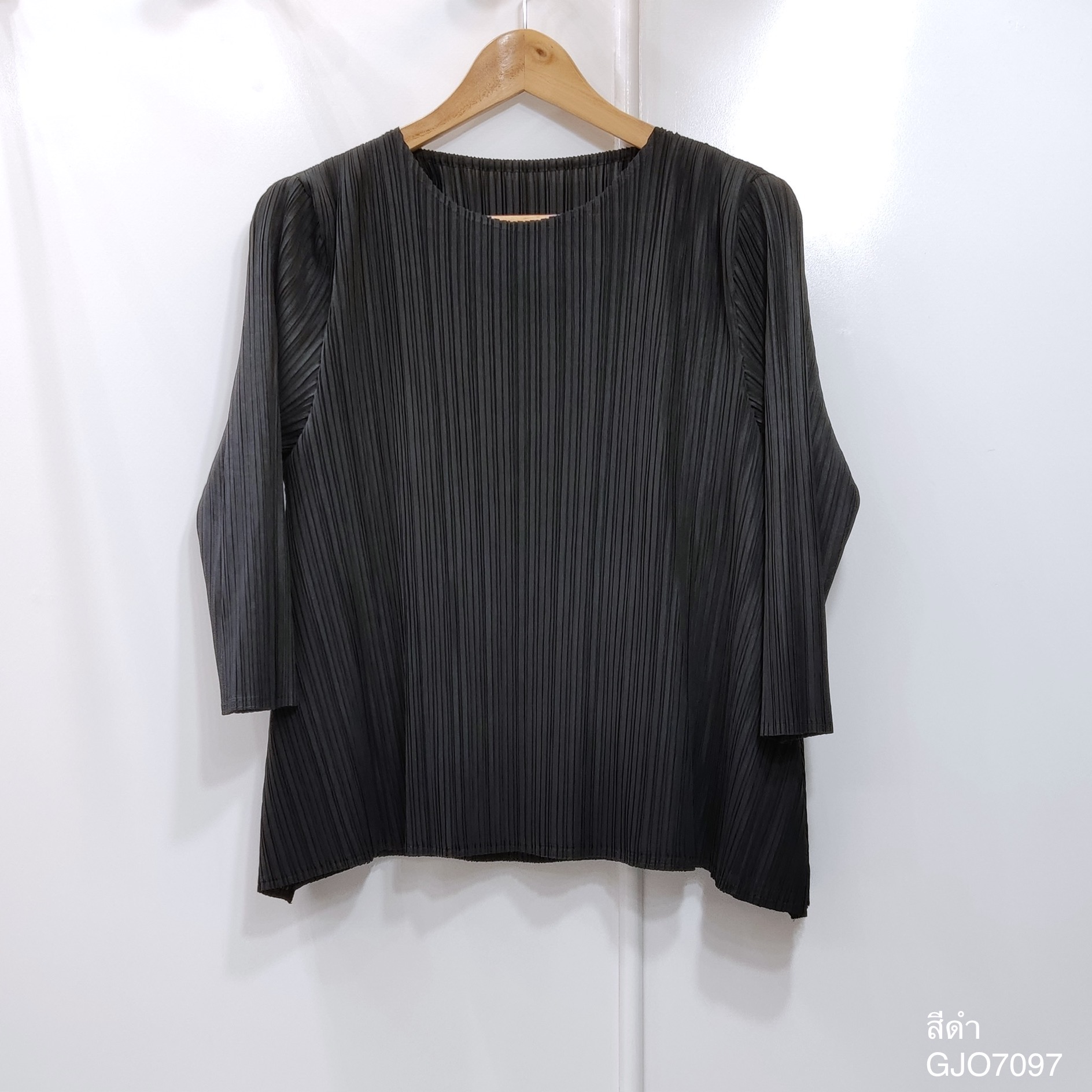 2MUAY รุ่น GJO7097 เสื้ออัดพลีทงานคุณภาพ FLARED PLEATED TOP สีดำ FREE SIZE