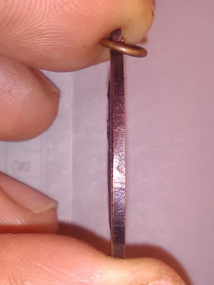 (ขายแล้ว) หลวงพ่อ เขียว นิรคาโม 100 ปี 53 รุ่น เขียวสดใส อุ้มไก่ชน / 200.-