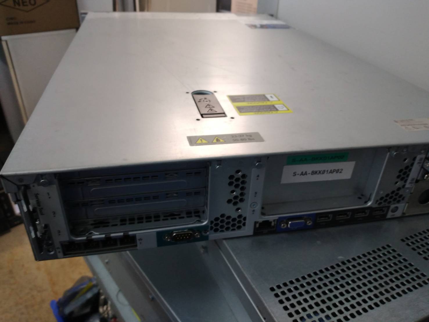 เซิร์ฟเวอร์ HP ProLiant DL380p Gen8 Server พร้อมใช้งาน (E5-2609 Ram 16 GB SAS 300 GB x2)