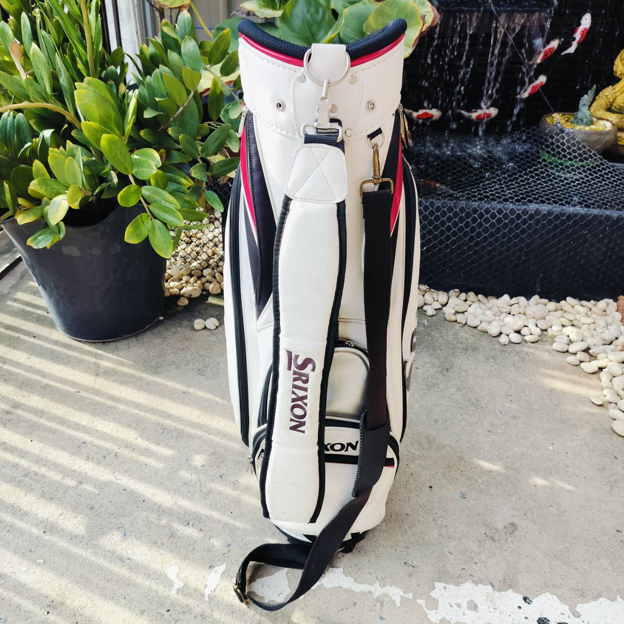 ถุงกอล์ฟ SRIXON TOUR ลายเท่มากๆค่ะ สภาพเดิมๆ ที่ COVER มีลอยดำๆ นอกนั้นสวยมากๆค่ะ น่าใช้มาก ถุงกอล์ฟพรีเมี่ยมมือสอง ของแท้ By NakaraLuxuriious