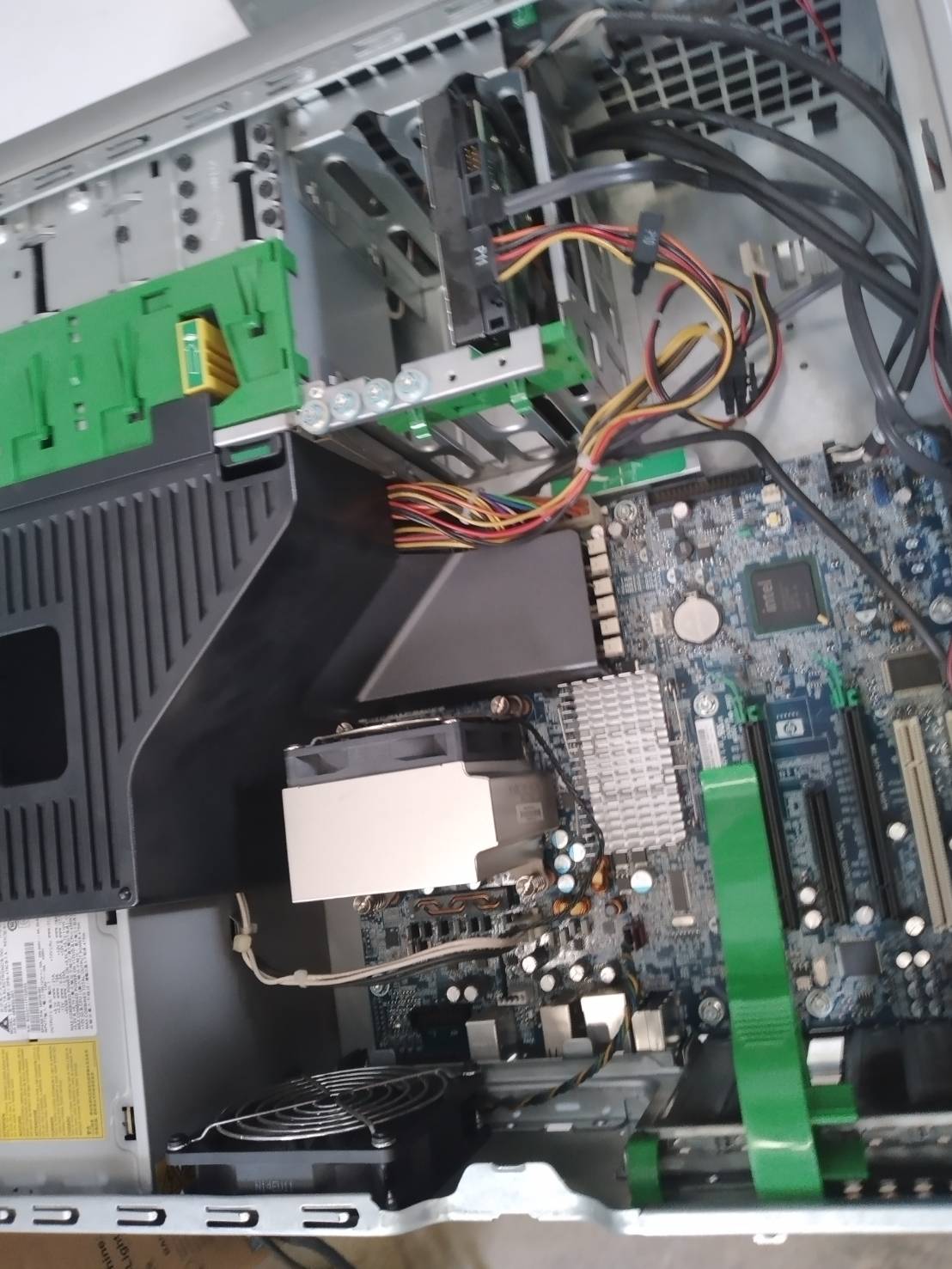 HP Z400 ออกแบบและเล่นเกมส์ ในความทนทานที่ pc ประกอบ สู้ไม่ได้