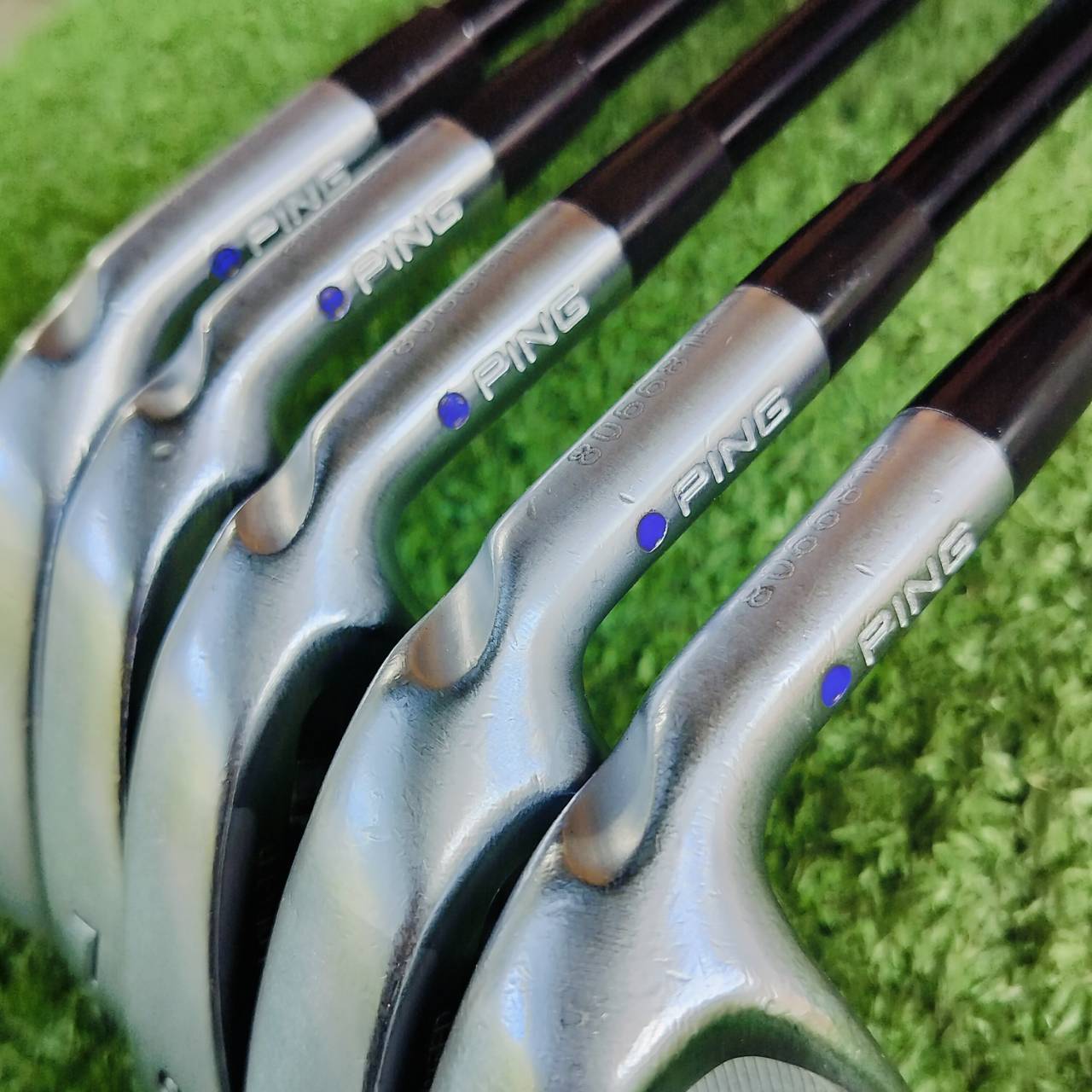 ชุดเหล็ก PING ANSER เป็นชุด FORGED ของ PING ที่เป็นสุดยอดมากอีกหนึ่งรุ่น ฟีลลิ่งที่นุ่มมาก ทำได้ดีมากที่สุด ไม้กอล์ฟพรีเมี่ยมมือสอง ของแท้ By NakaraLuxurious