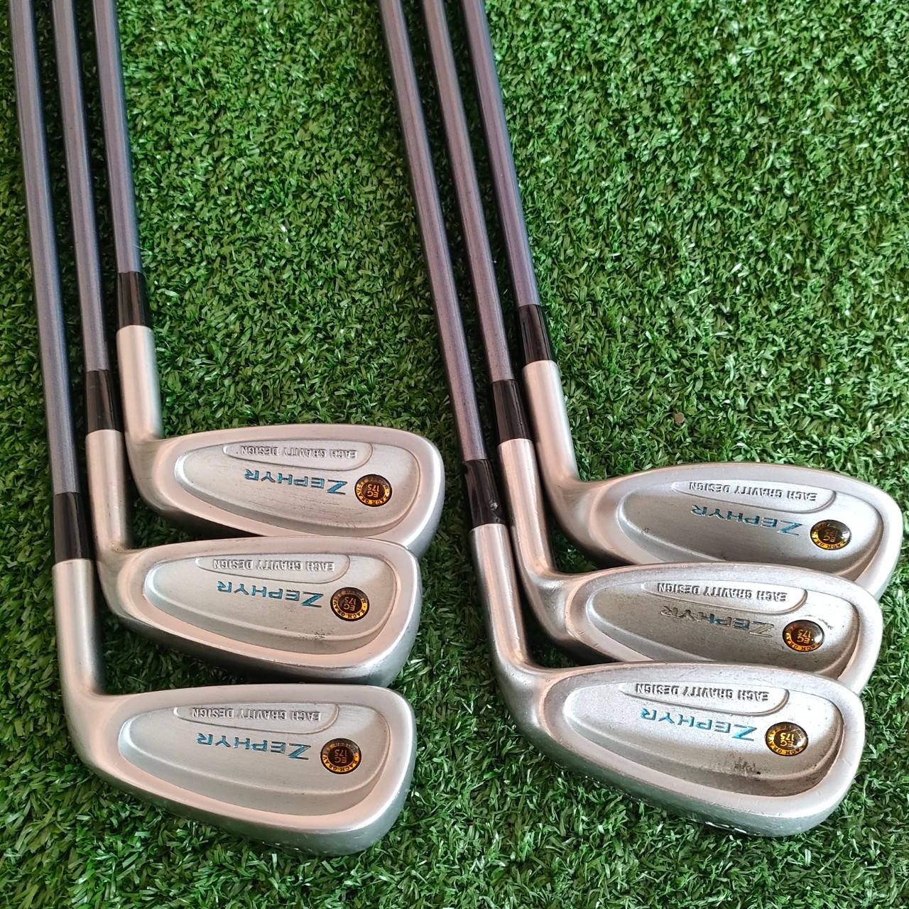 **ไม้กอล์ฟสำหรับผู้หญิง** ชุดเหล็ก MIZUNO ZEPHYR มีเหล็ก 5 - 9 เเละ PW SW ** ขาดเหล็ก 7 ** ก้าน TF-2560 FLEX L เป็นรุ่นพรีเมี่ยมสุดในซีรี่!! ไม้กอล์ฟมือสอง ของแท้ BY NakaraLuxurious