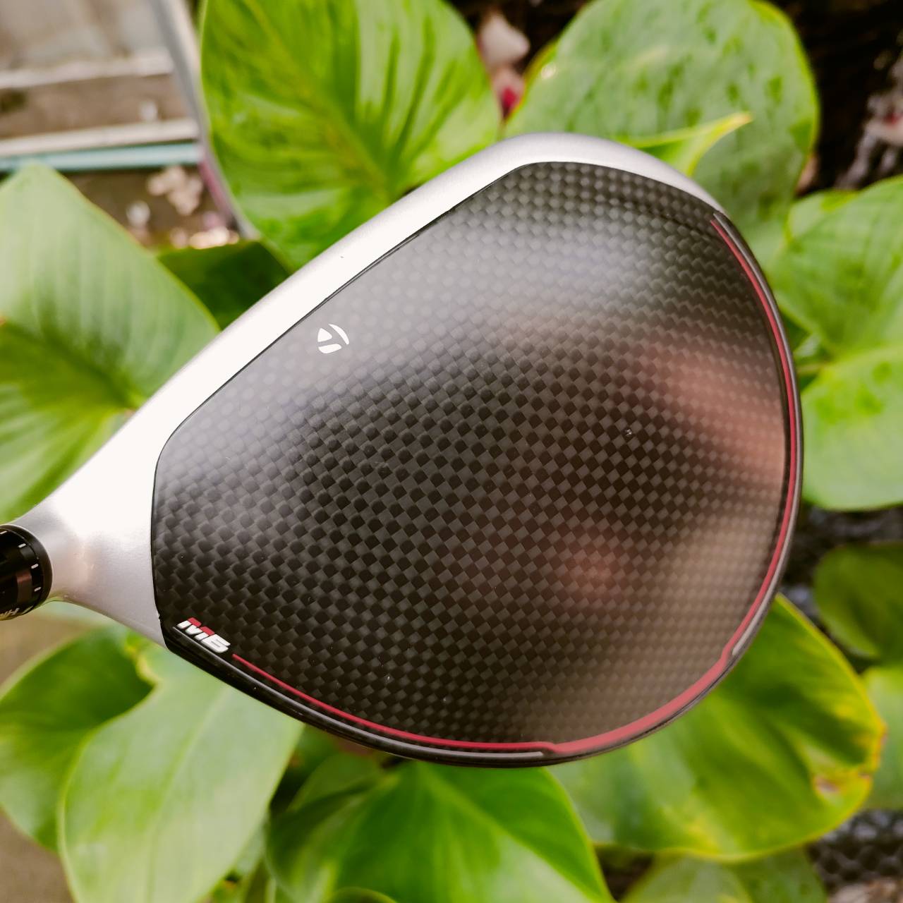 Driver Taylormade M6 องศา 9.0 Speed Injected Twist Face หน้าไม้ไทเทเนียมที่บางเฉียบ ยืดหยุ่นจนเกินค่ากำหนดตามกฎ แต่ฉีดเรซิ่นเข้าไปที่สองจุดหน้าไม้ เพื่อไม่ให้บางเกินขีดและยังคงมีความเร็วที่สูงสุด ไม้กอล์ฟพรีเมี่ยมมือสอง ของแท้ By NakaraLuxurious
