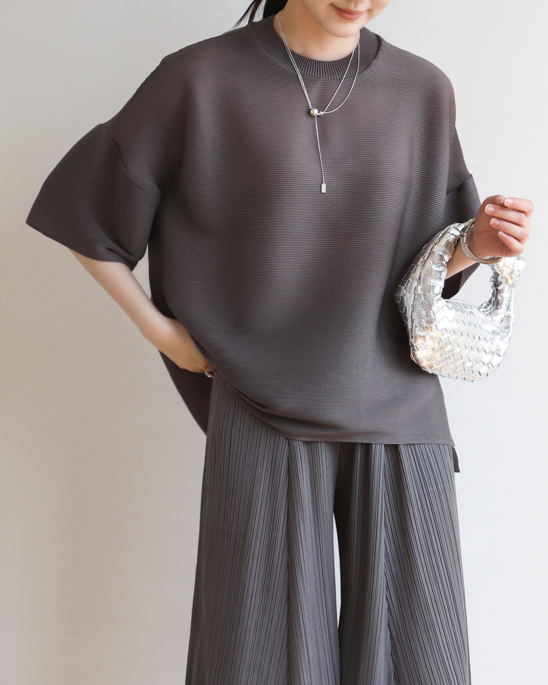 2MUAY รุ่น GJO1003 เสื้อพลีทคุณภาพ BELL SLEEVE PLEATED TOP สีดำ FREE SIZE