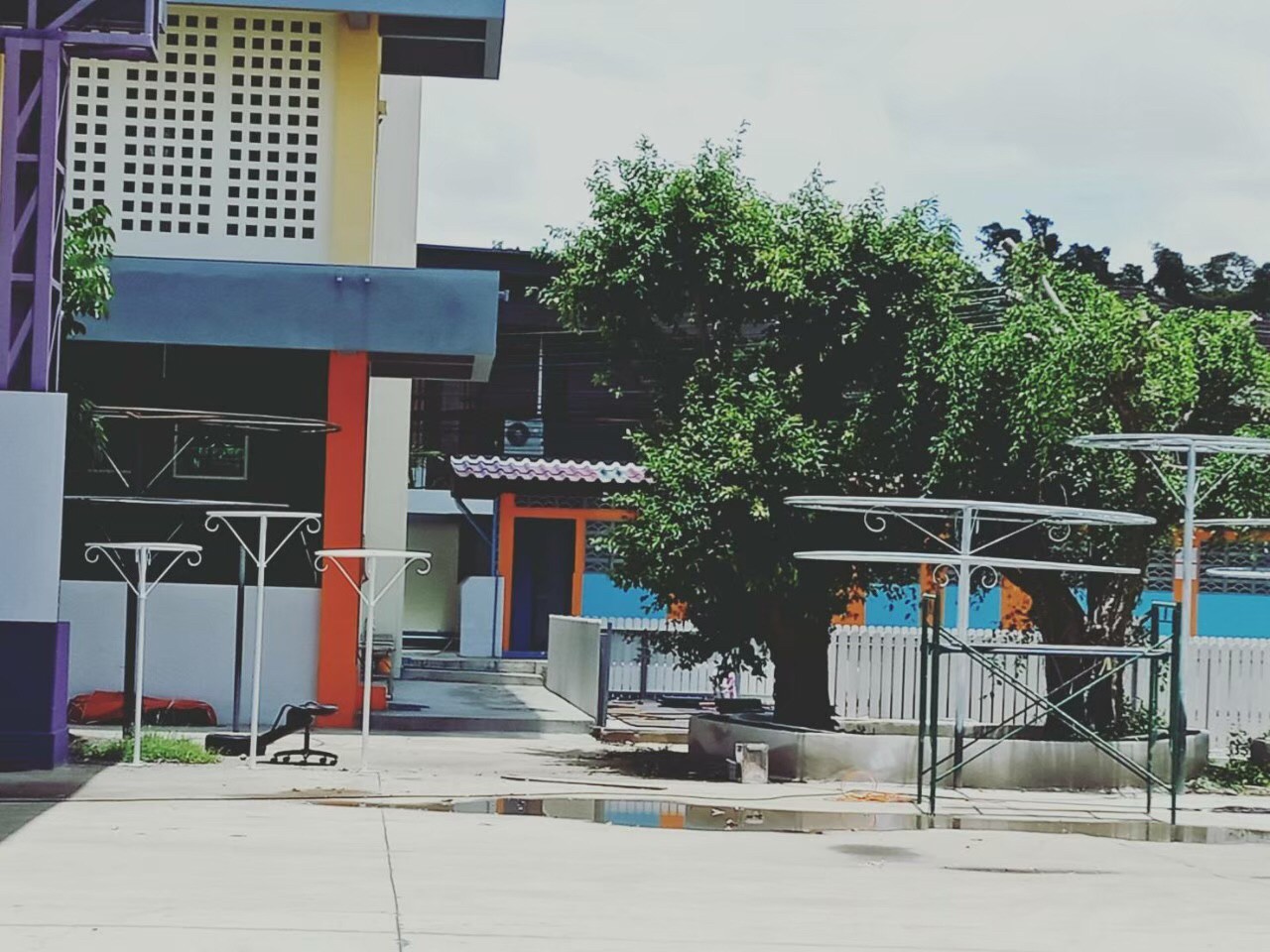 ราชวินิตประถม(บางแค)ทำเวที,ประตู,ที่นั่ง,สนามเด็กเล่น